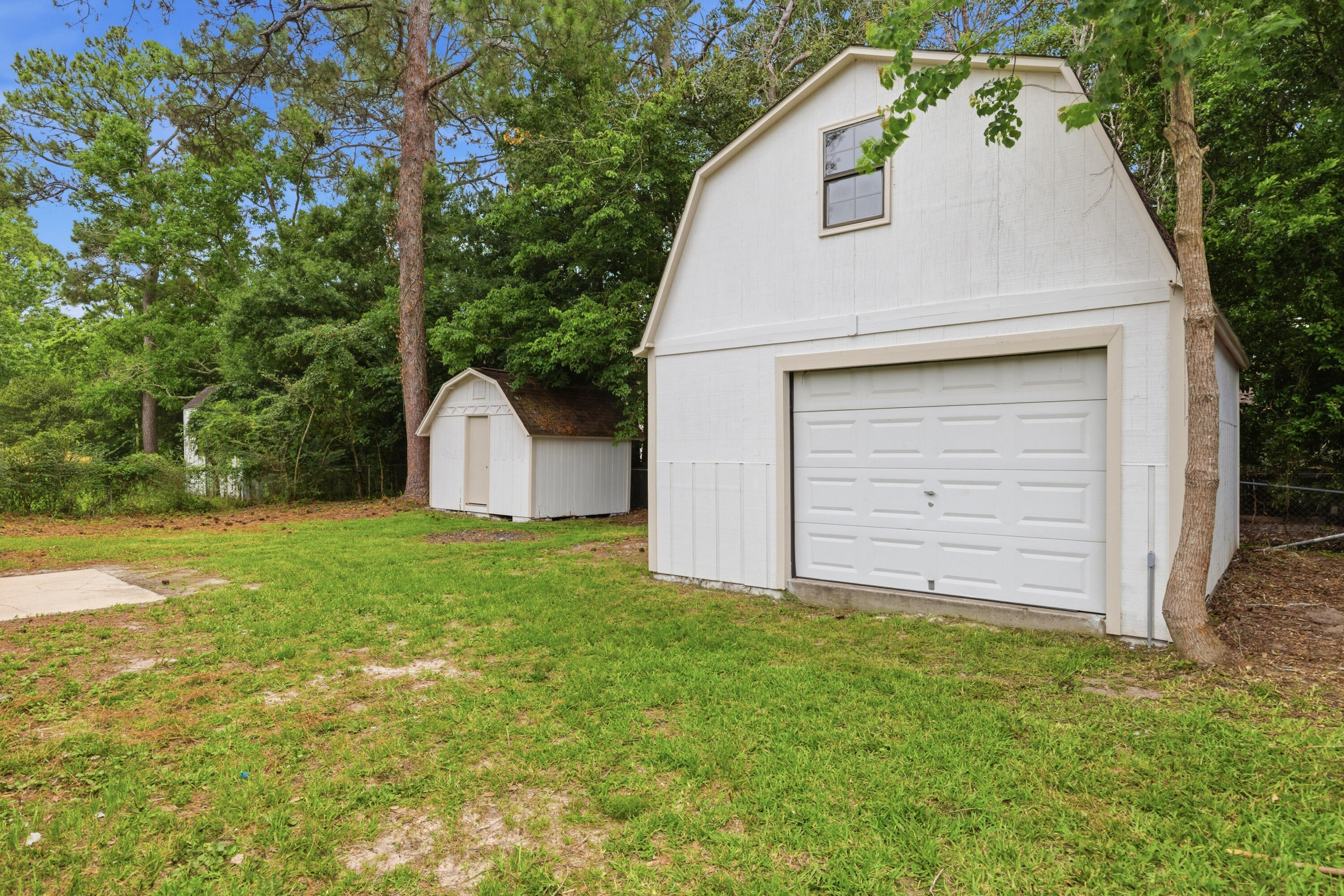 PINE MEADOWS - Residential