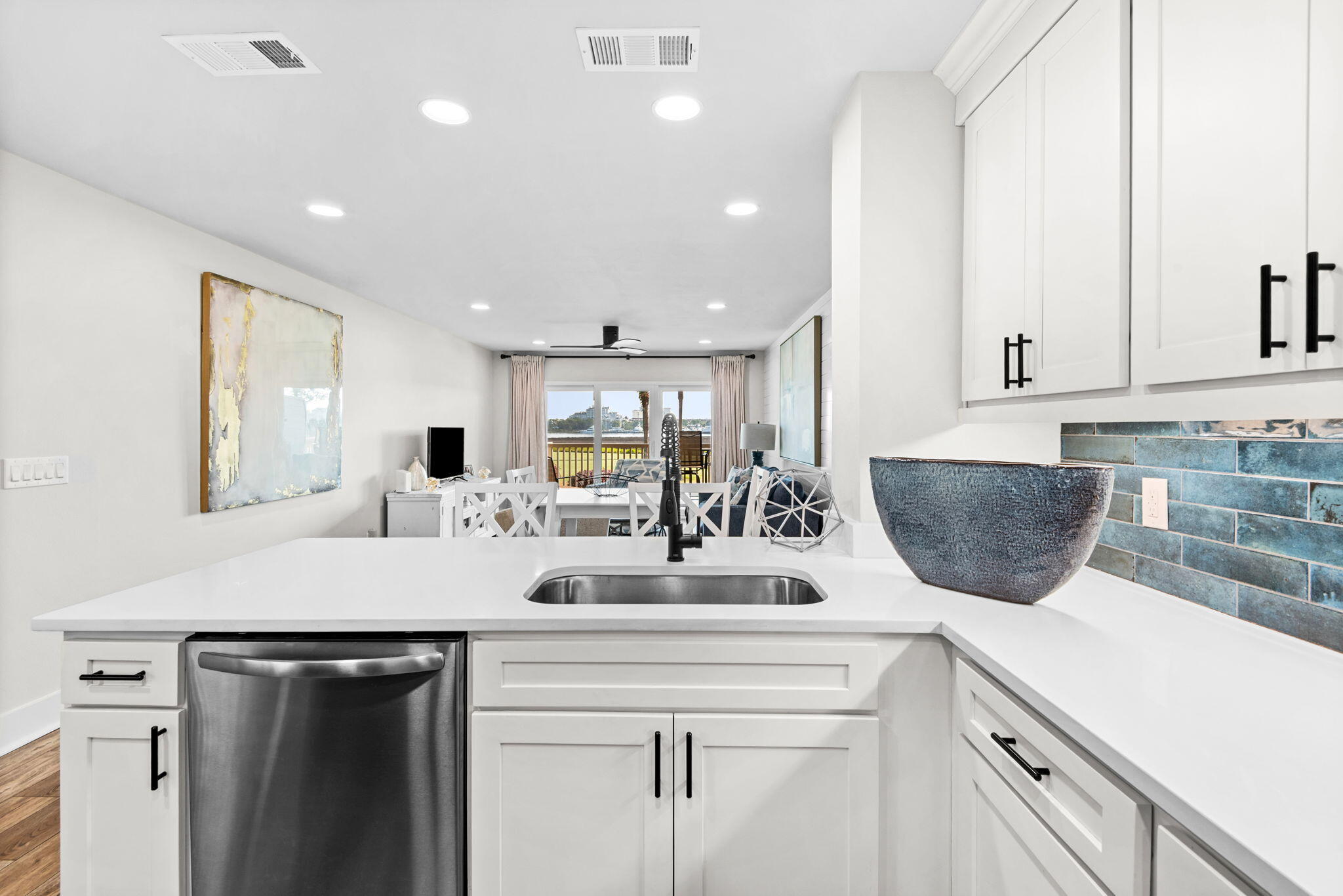 HARBOUR POINT CONDO - Residential