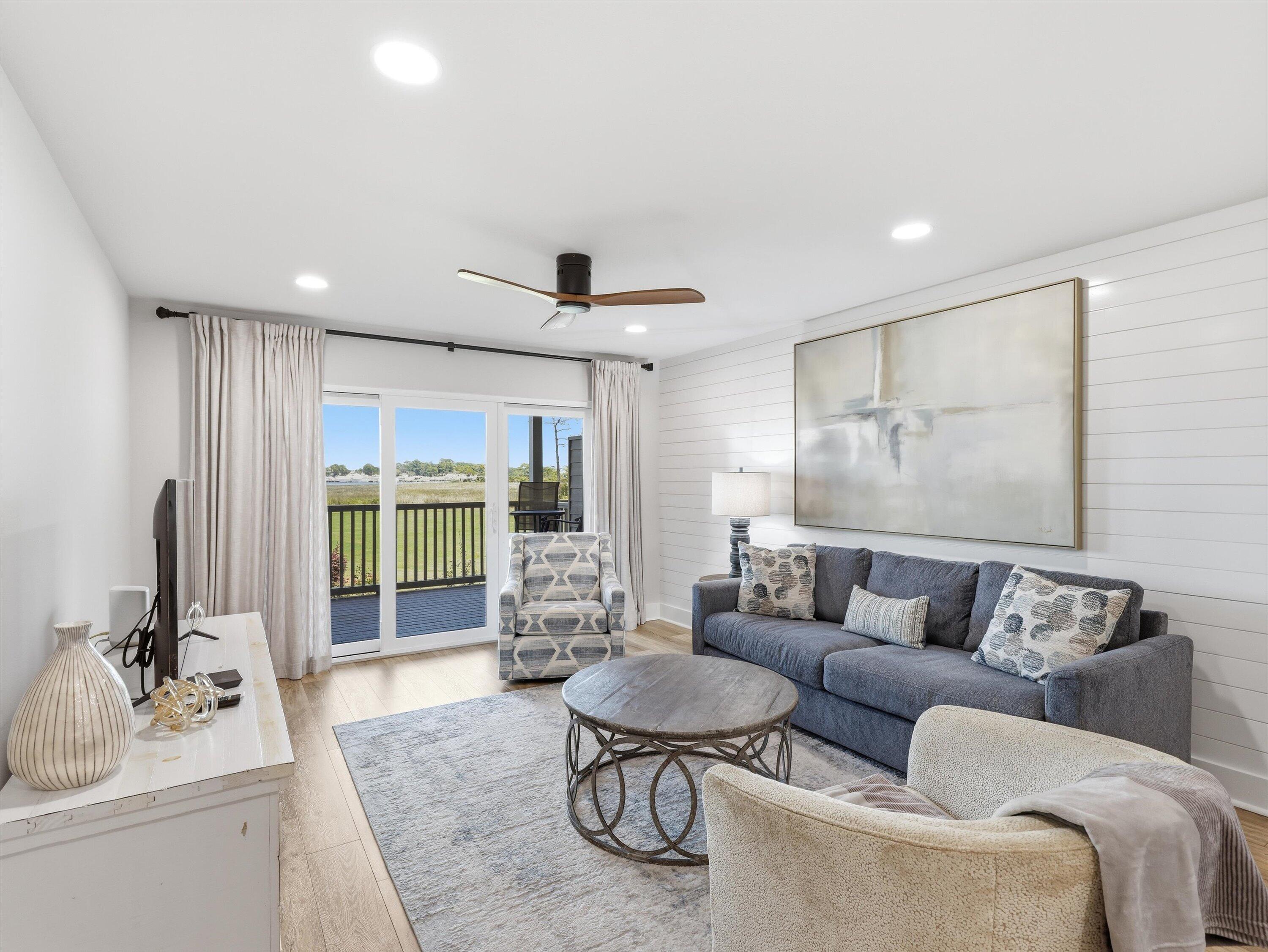 HARBOUR POINT CONDO - Residential