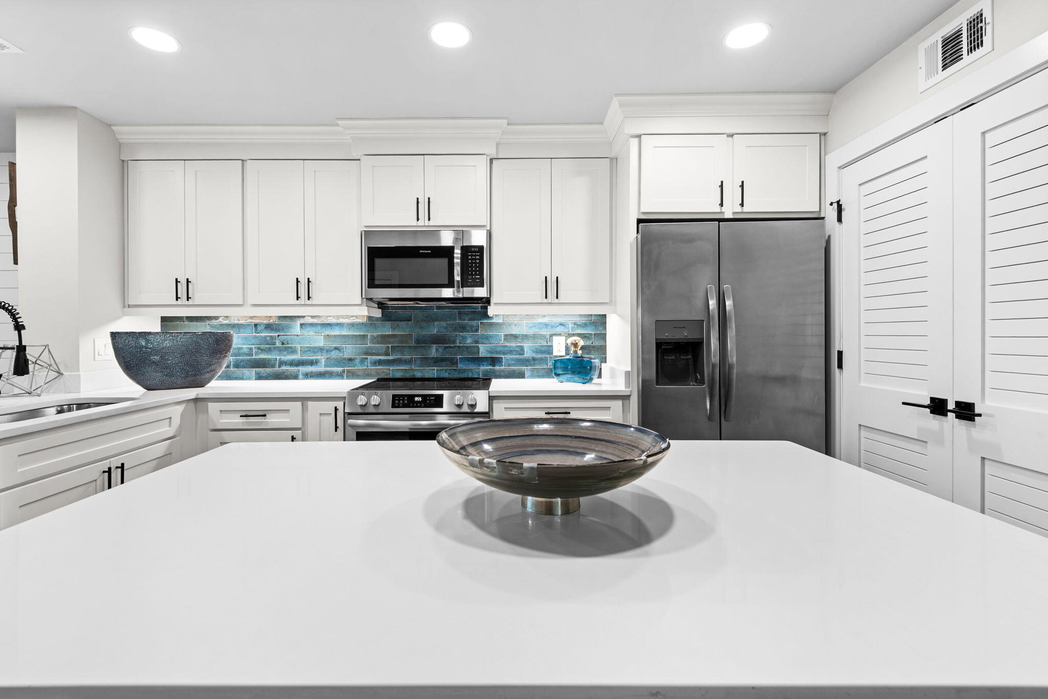HARBOUR POINT CONDO - Residential