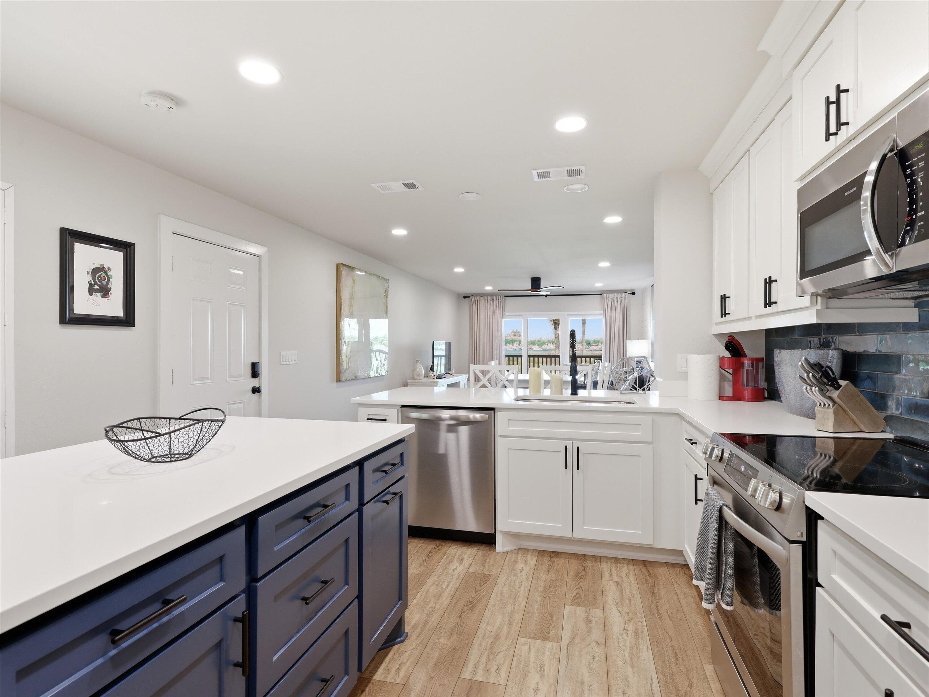 HARBOUR POINT CONDO - Residential