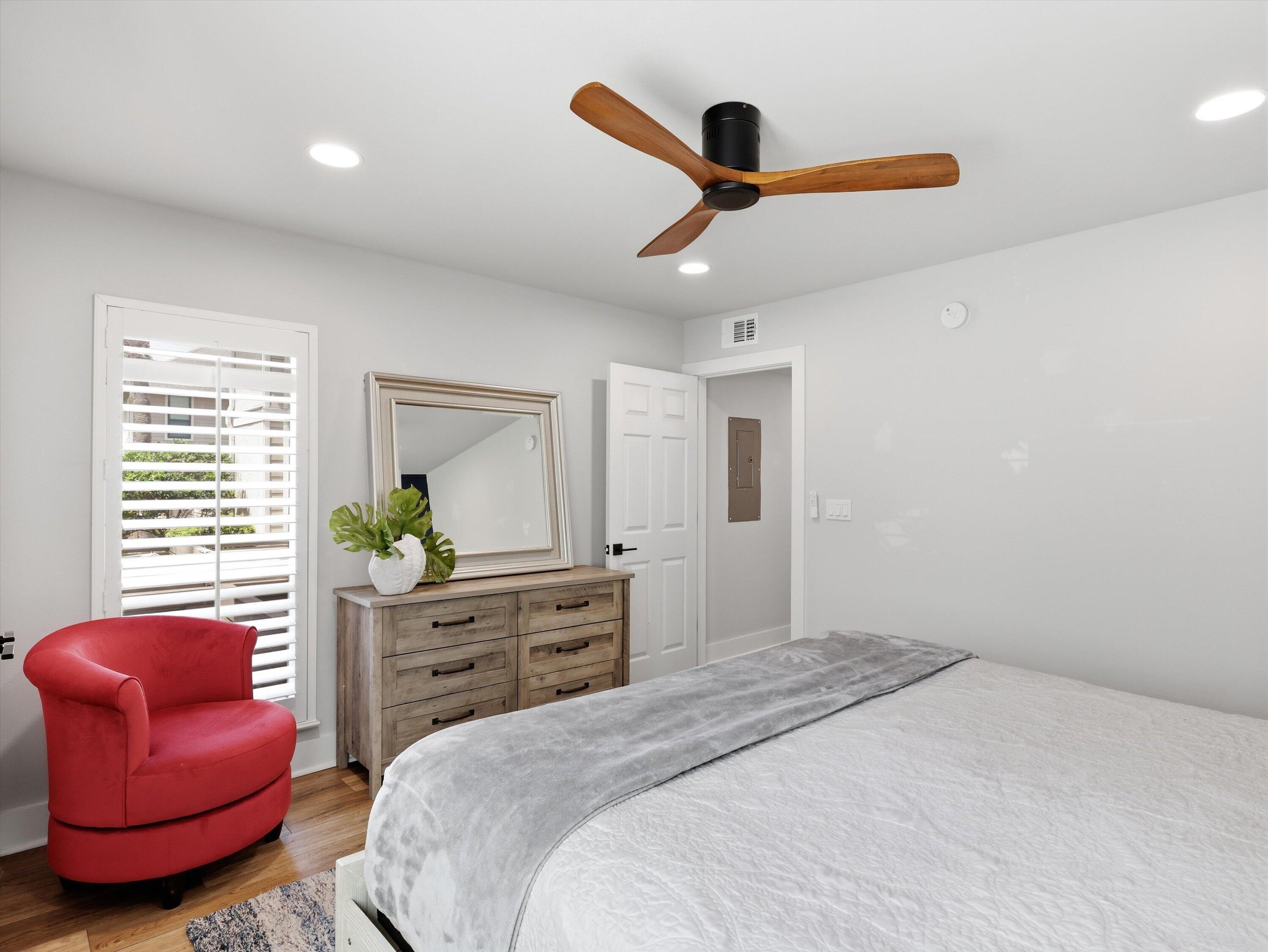 HARBOUR POINT CONDO - Residential