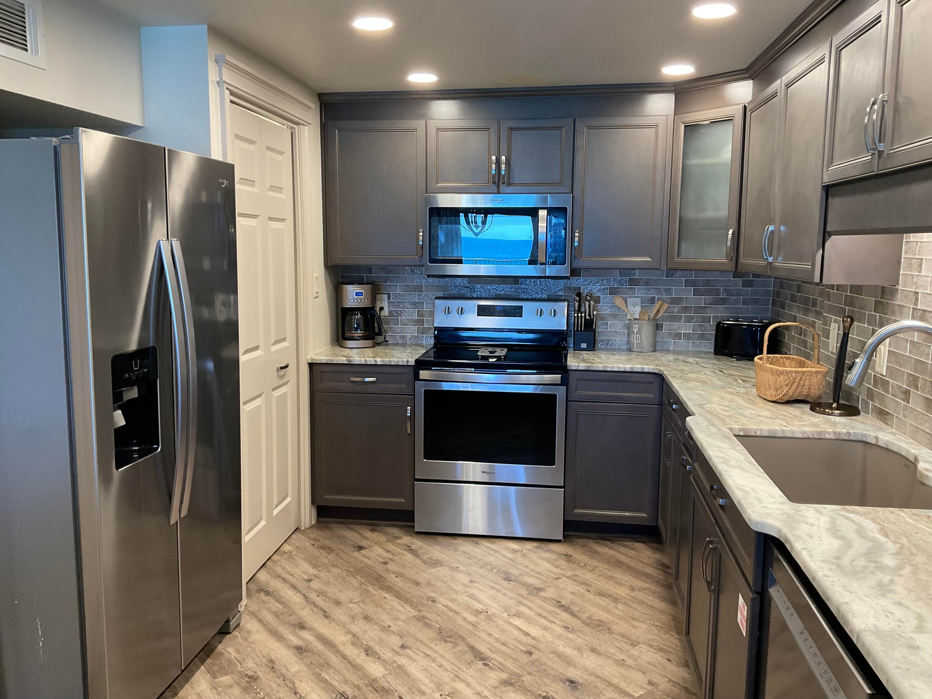 BEACH HOUSE CONDO PH 2 - Residential