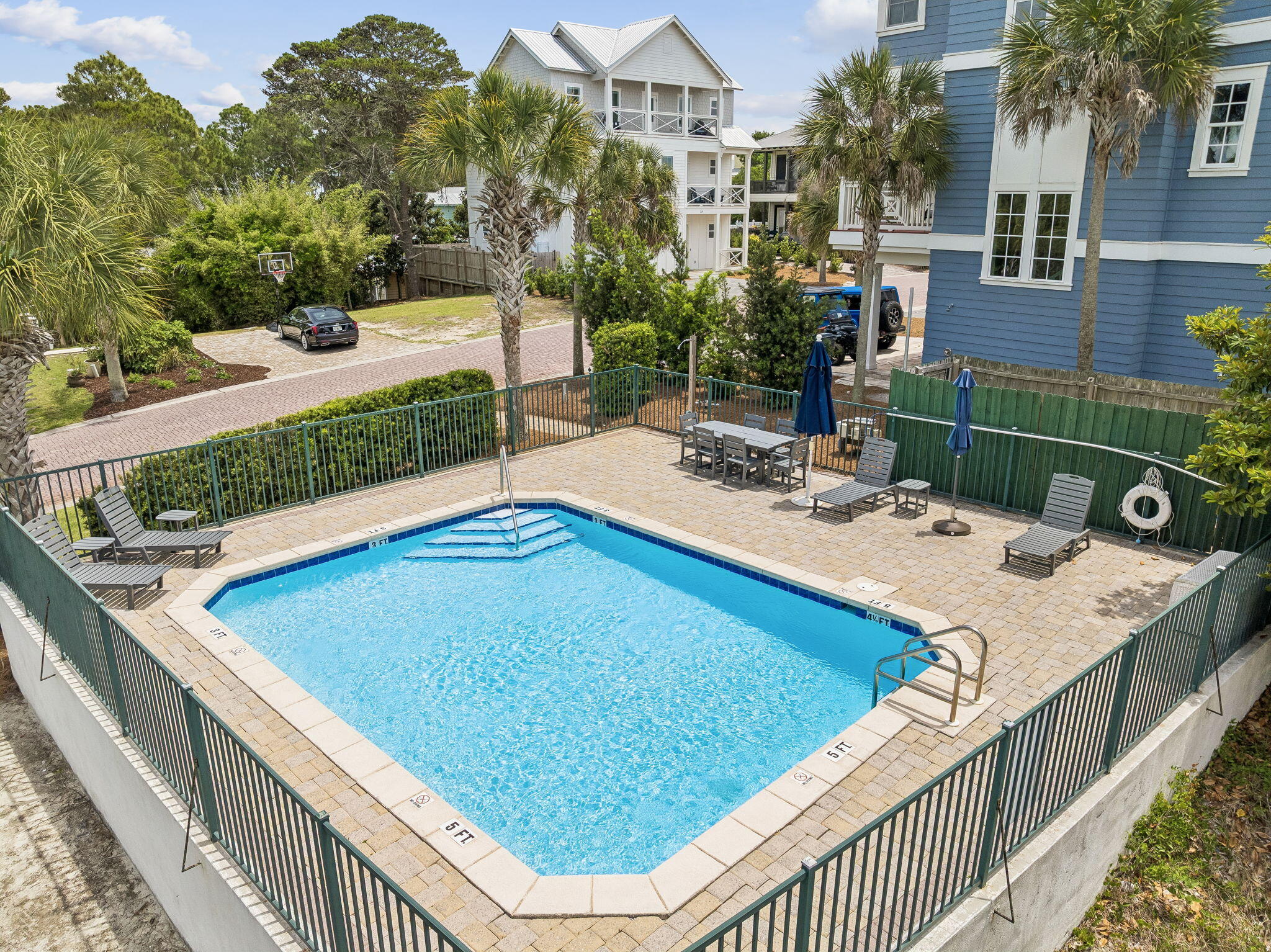 SEA POINTE - Residential