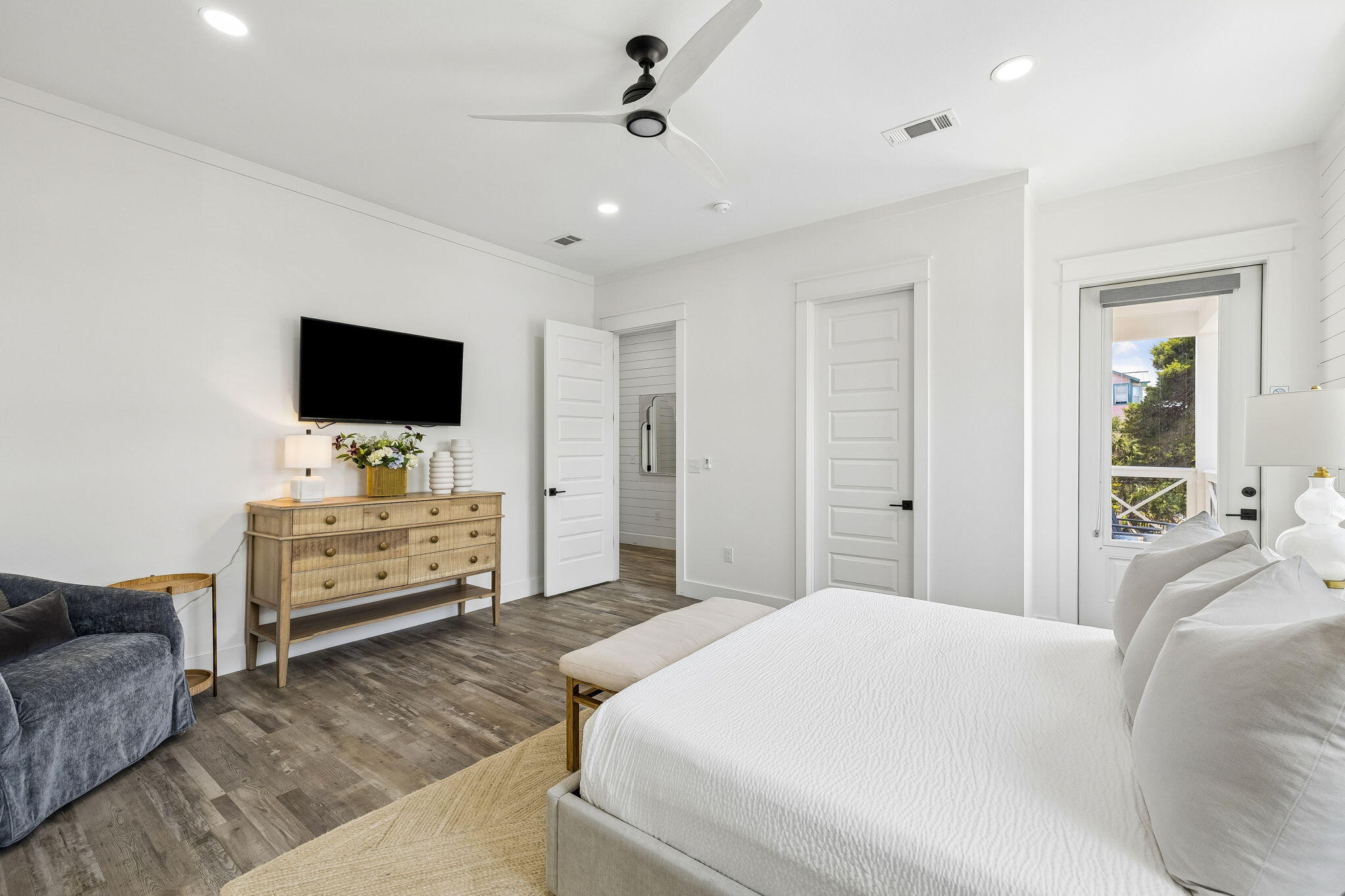 SEA POINTE - Residential