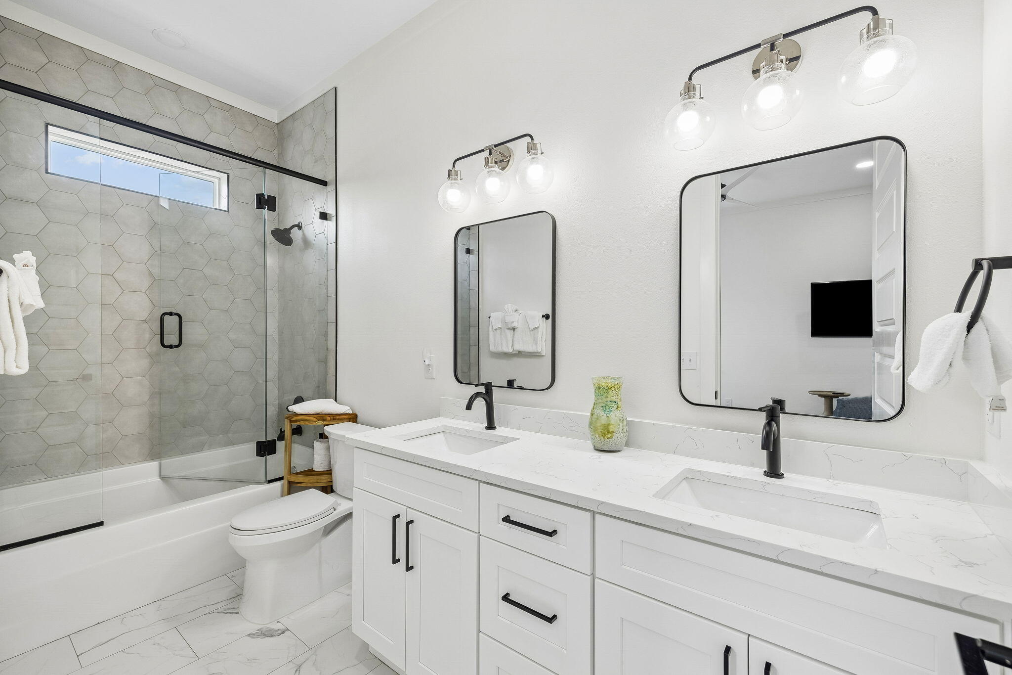SEA POINTE - Residential
