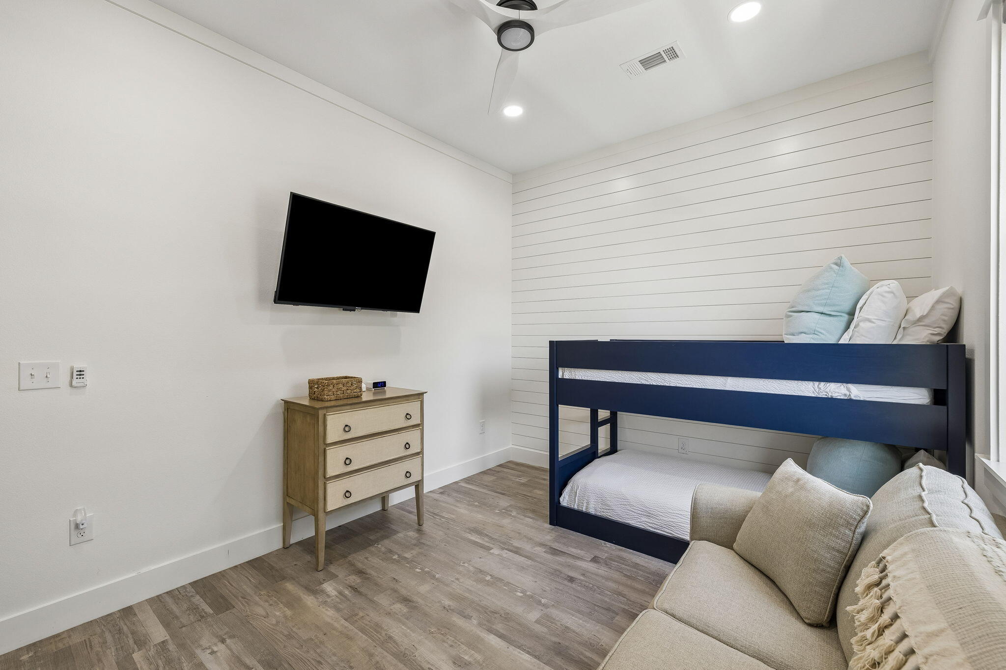 SEA POINTE - Residential