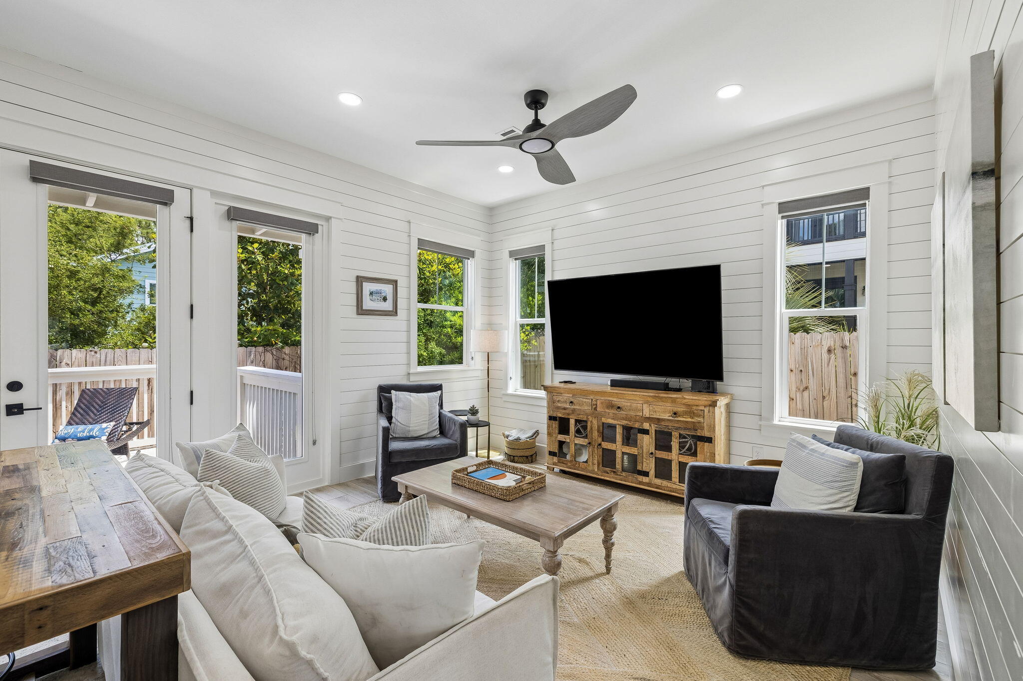 SEA POINTE - Residential
