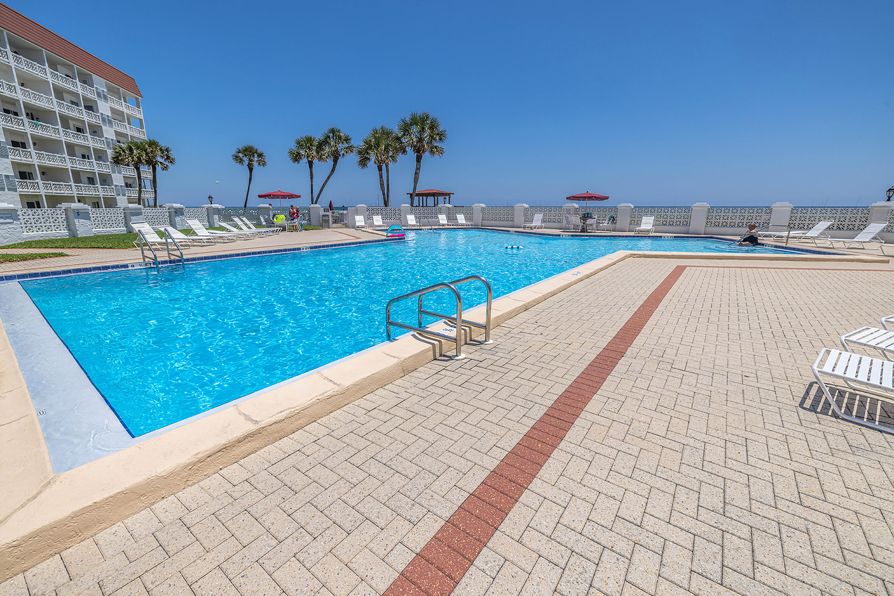 EL MATADOR CONDO - Residential