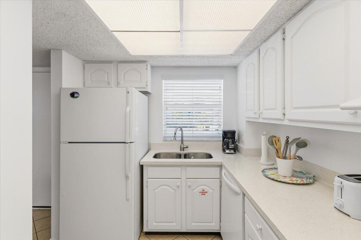 EL MATADOR CONDO - Residential