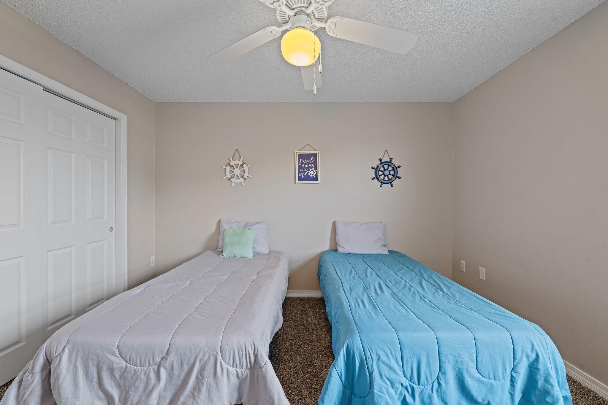 SANTA ROSA OAKS CONDOMINIUM - Residential
