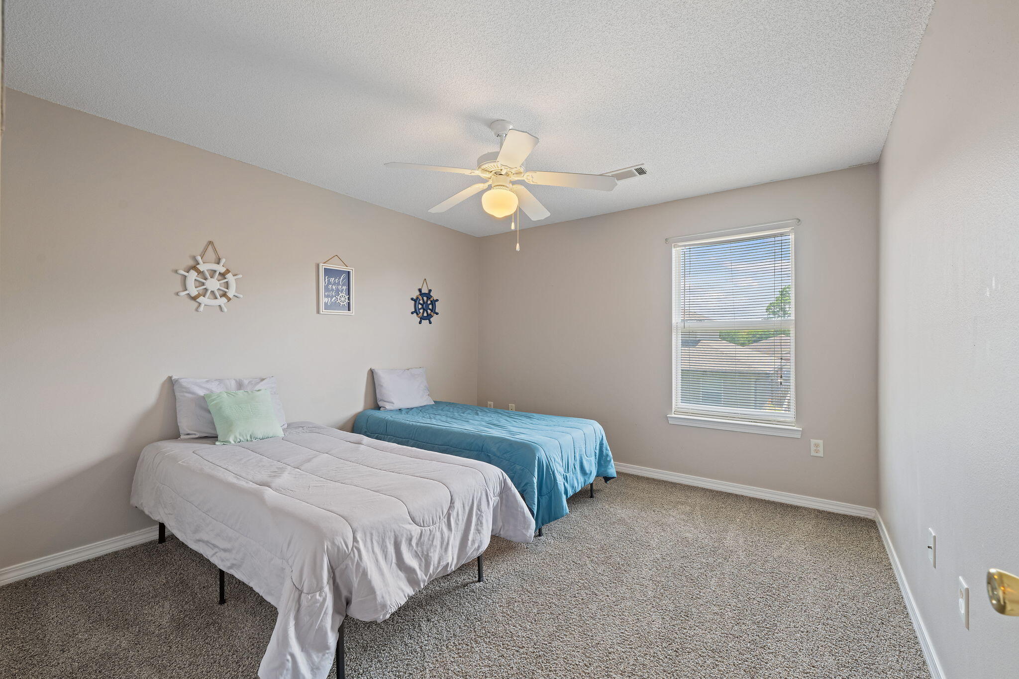 SANTA ROSA OAKS CONDOMINIUM - Residential