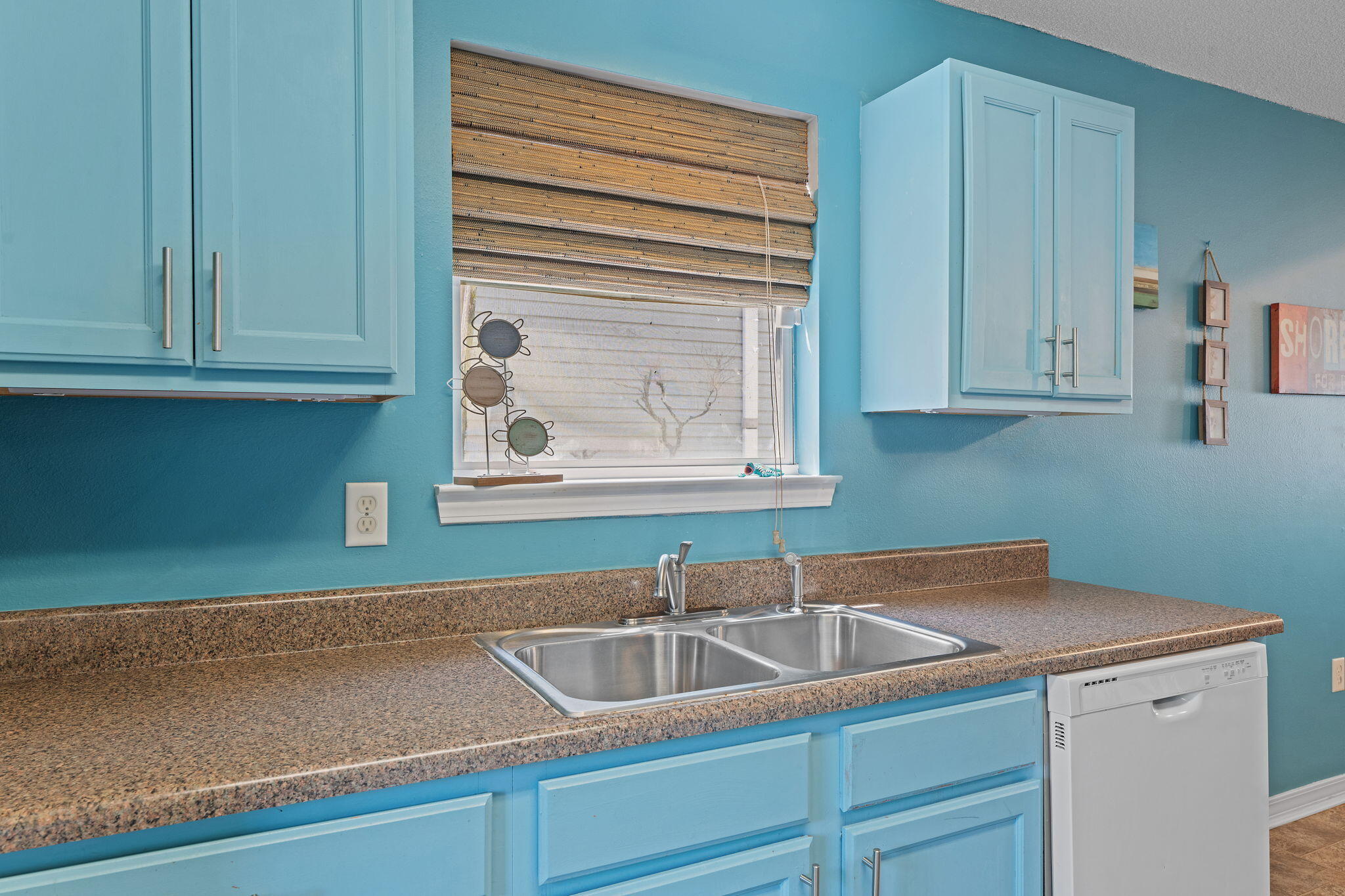 SANTA ROSA OAKS CONDOMINIUM - Residential