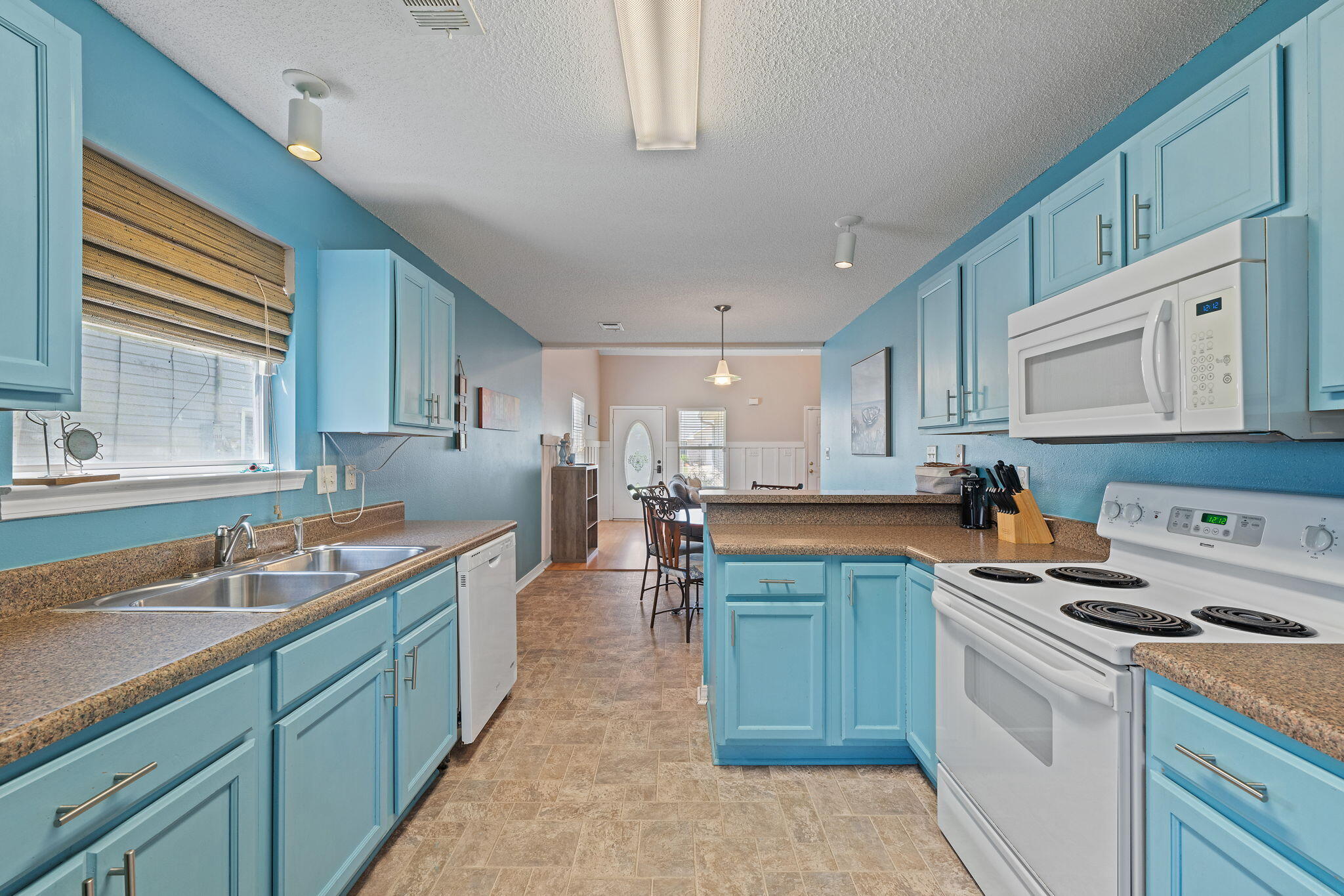 SANTA ROSA OAKS CONDOMINIUM - Residential