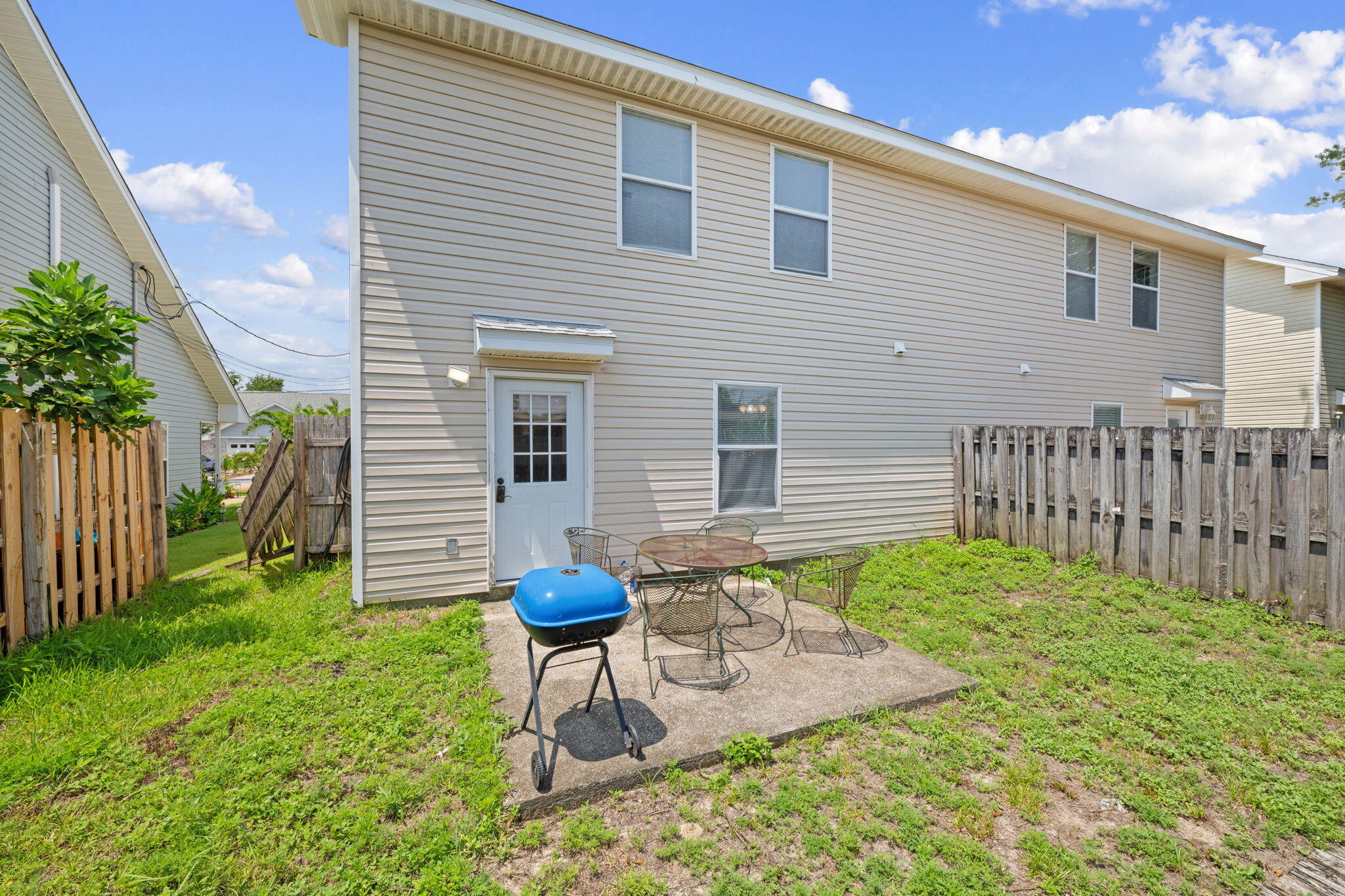 SANTA ROSA OAKS CONDOMINIUM - Residential