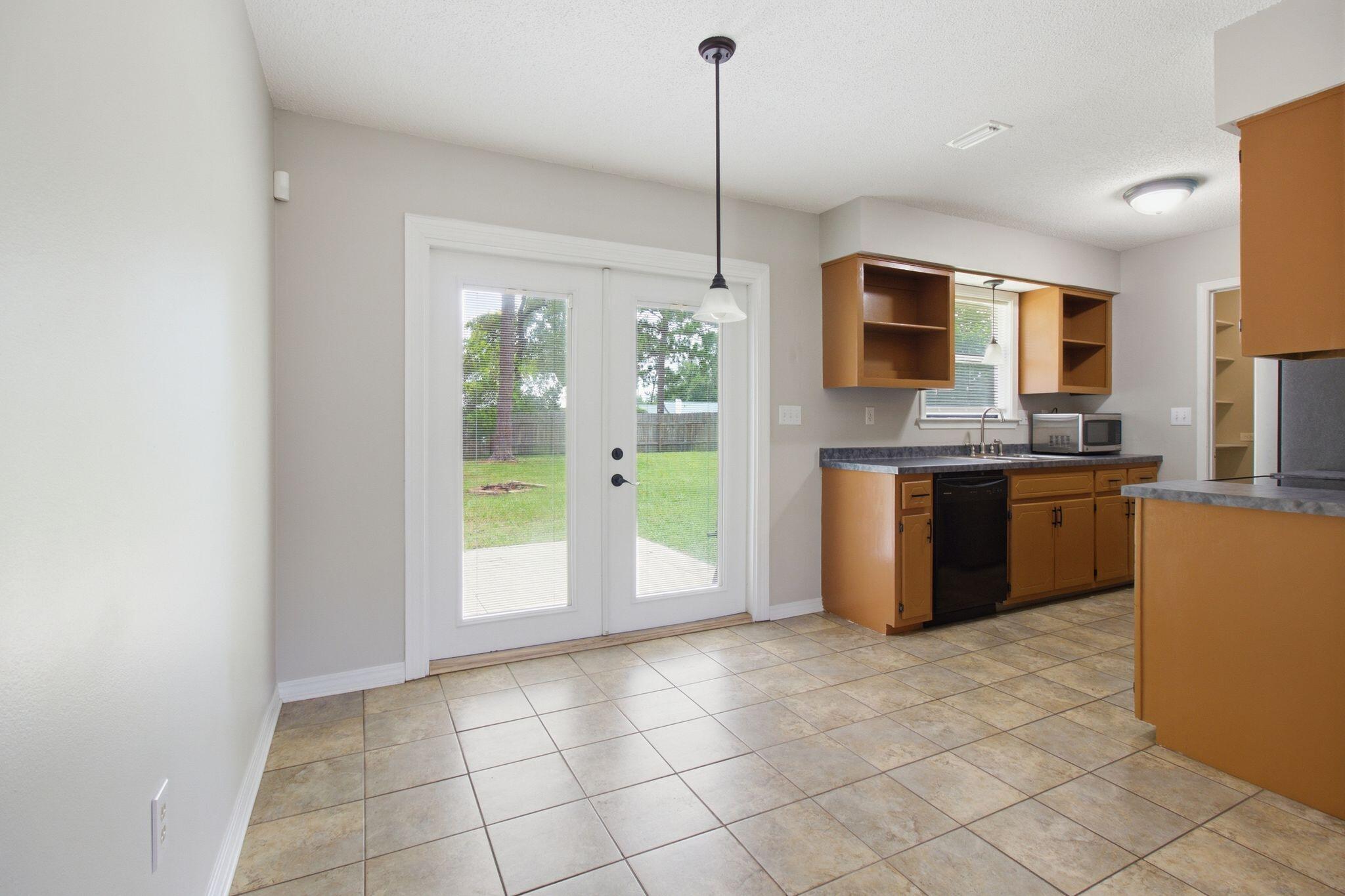 SHOAL WOOD ESTATES - Residential Lease