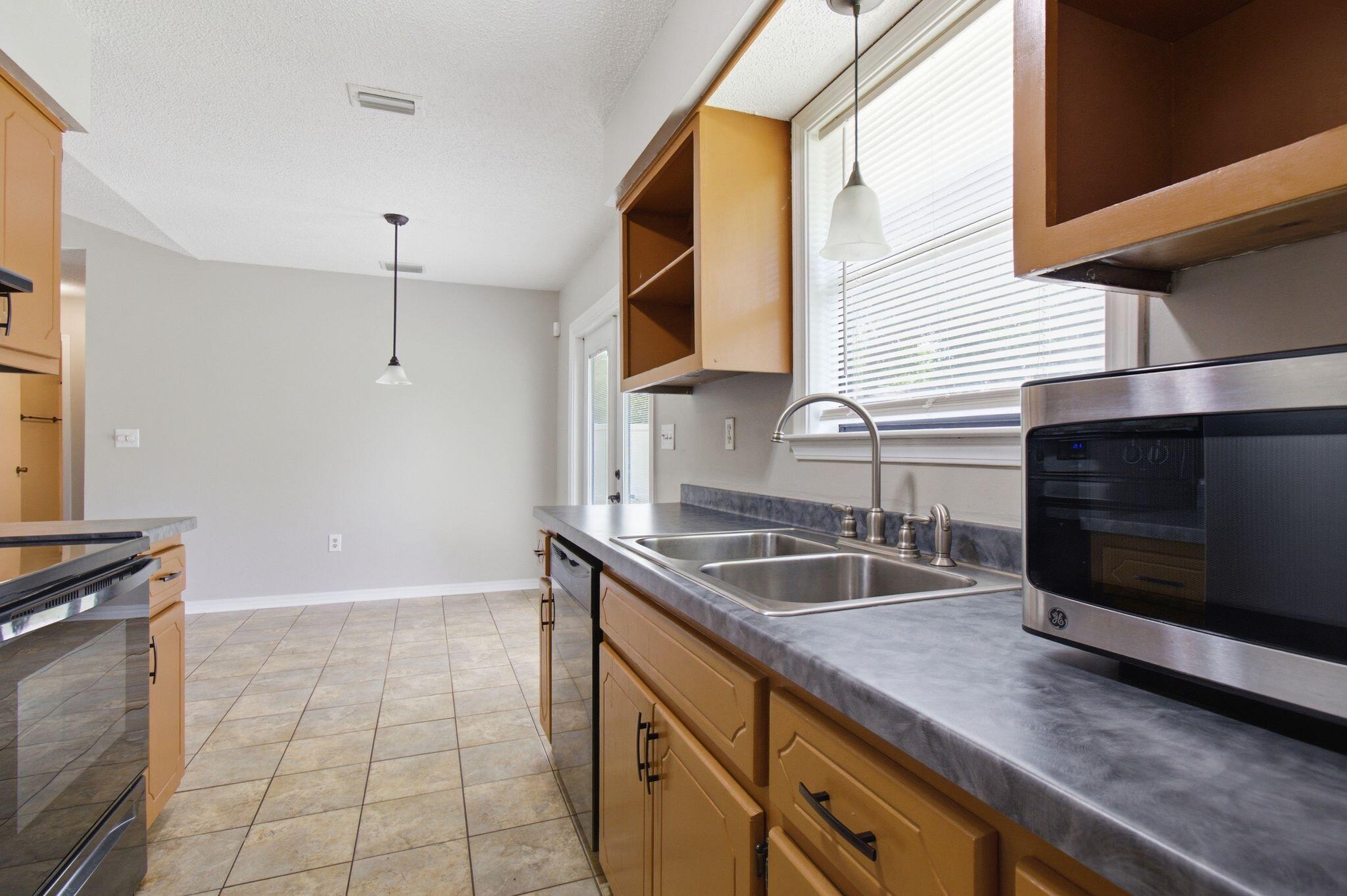 SHOAL WOOD ESTATES - Residential Lease