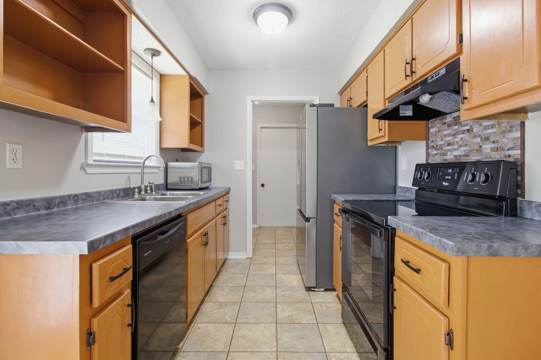 SHOAL WOOD ESTATES - Residential Lease