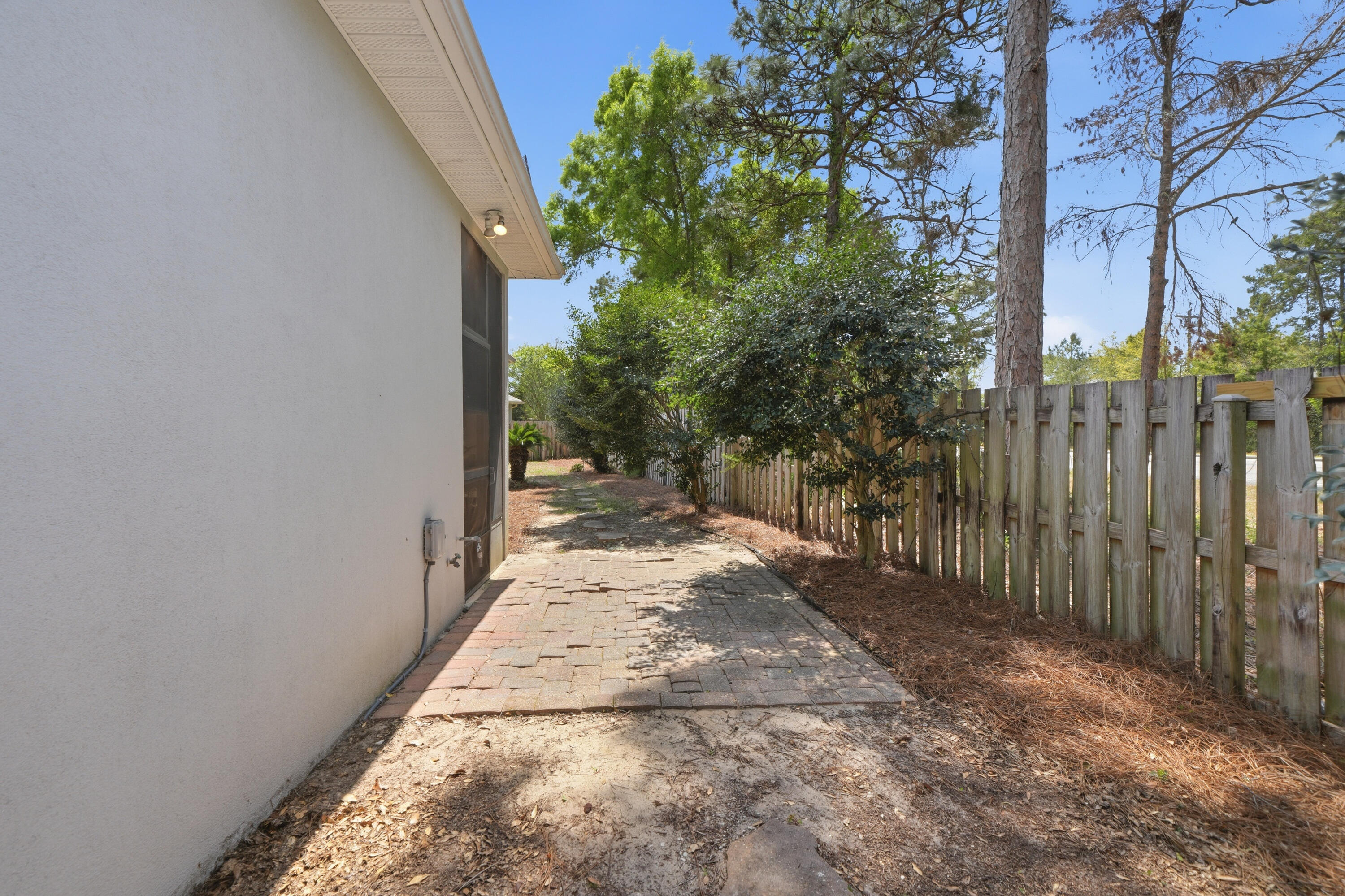 CHARDONNAY ESTATES - Residential