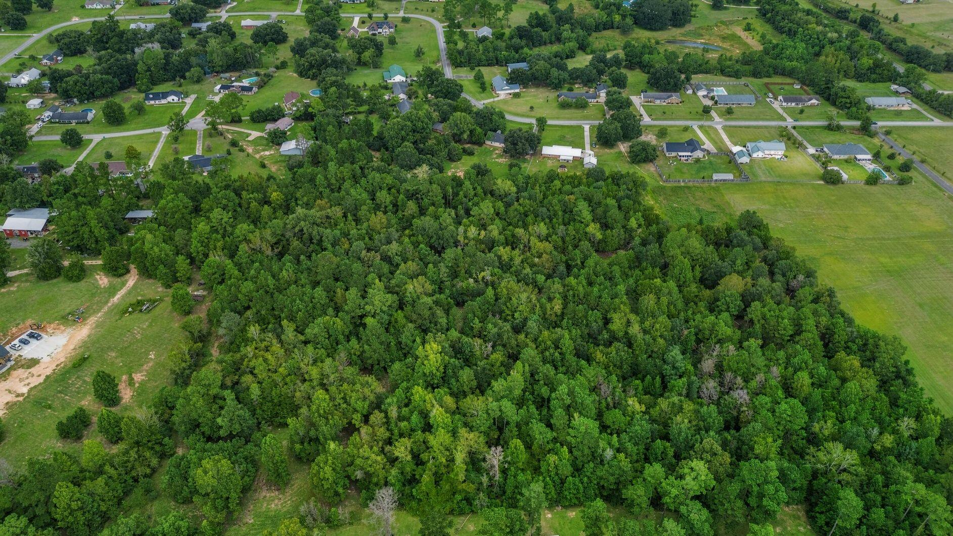 NO RECORDED SUBDIVISION - Land