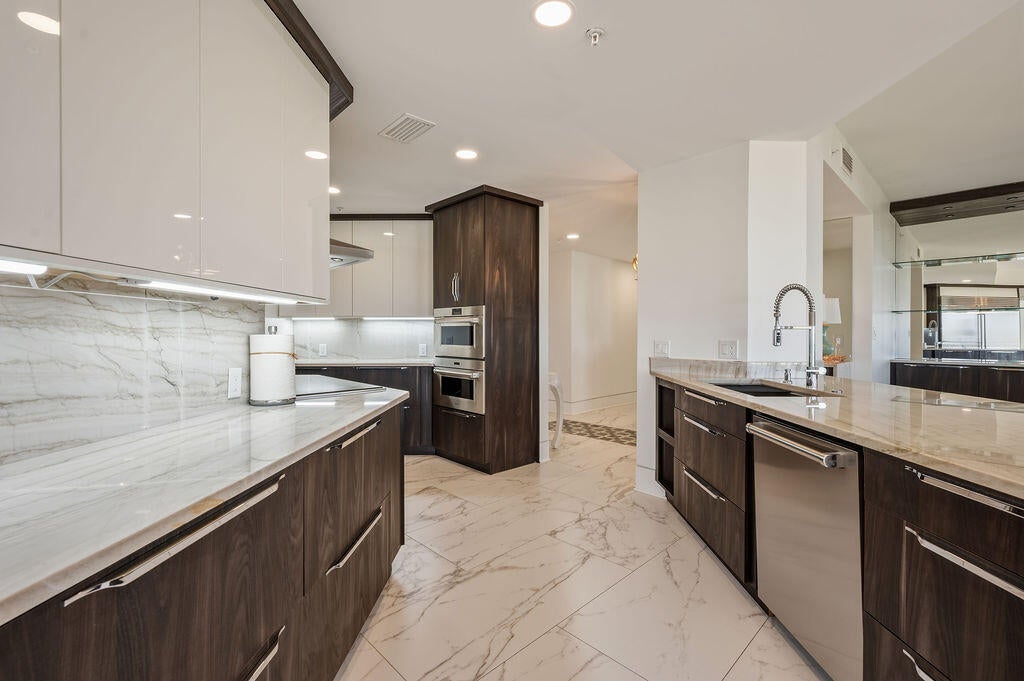 SOUTHWINDS III AT SANDESTIN - Residential