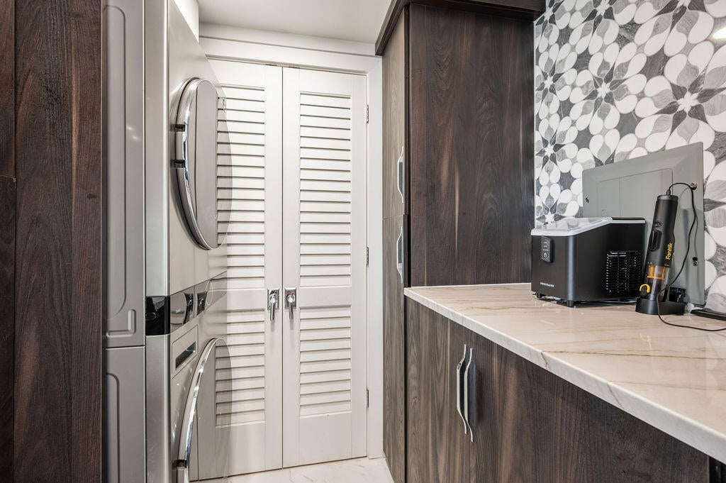 SOUTHWINDS III AT SANDESTIN - Residential