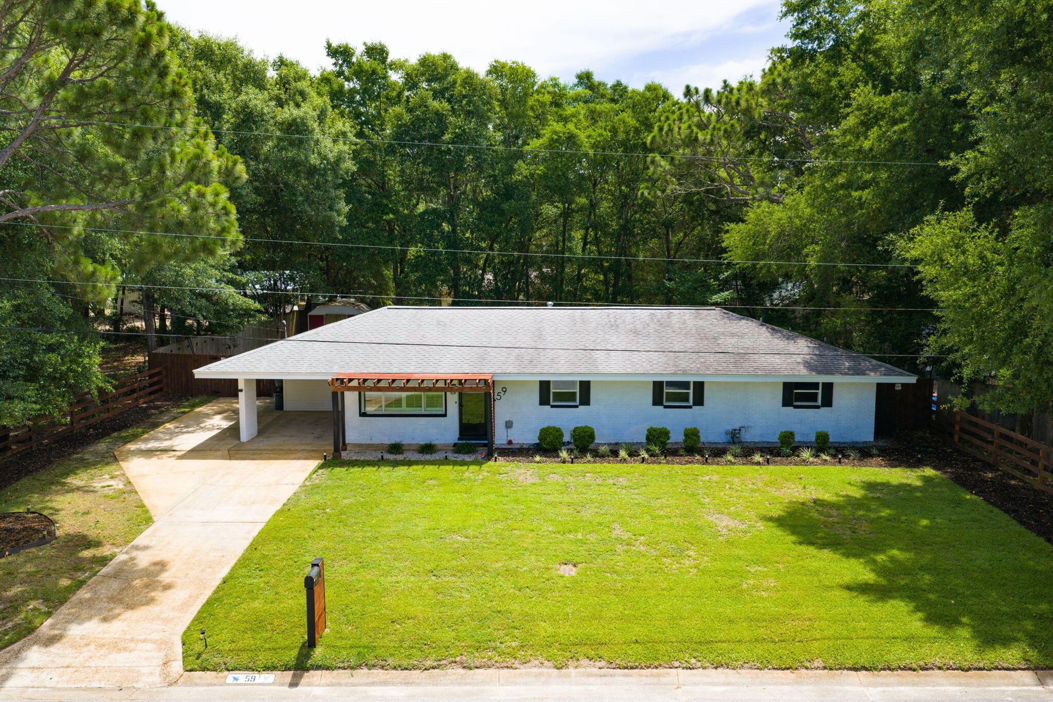 ELLIOTTS POINT - Residential