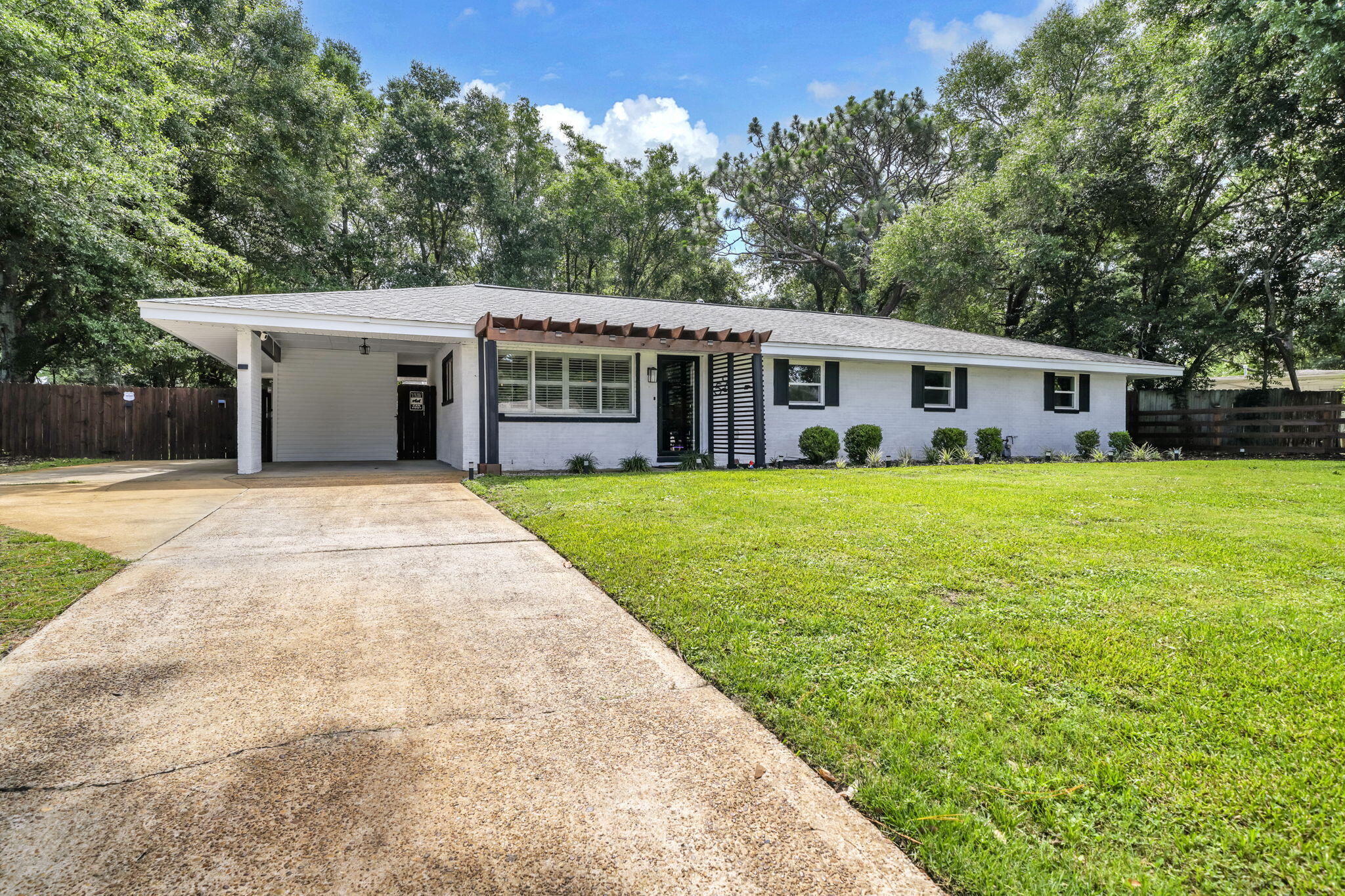 ELLIOTTS POINT - Residential