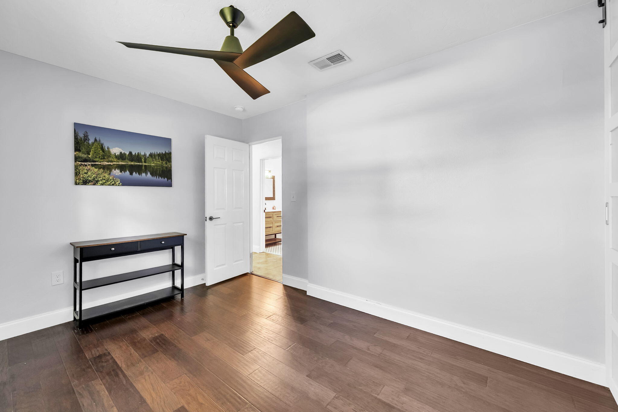 ELLIOTTS POINT - Residential