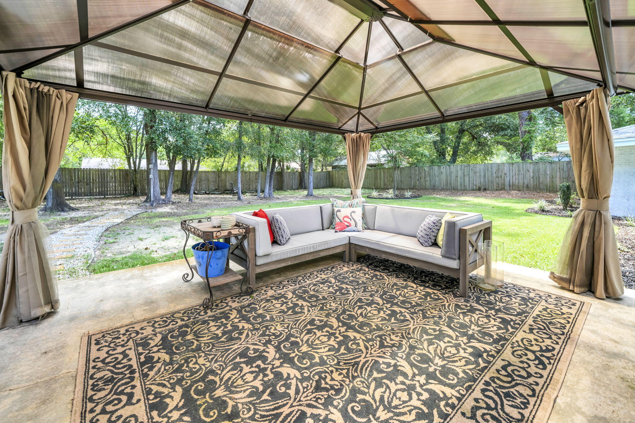ELLIOTTS POINT - Residential
