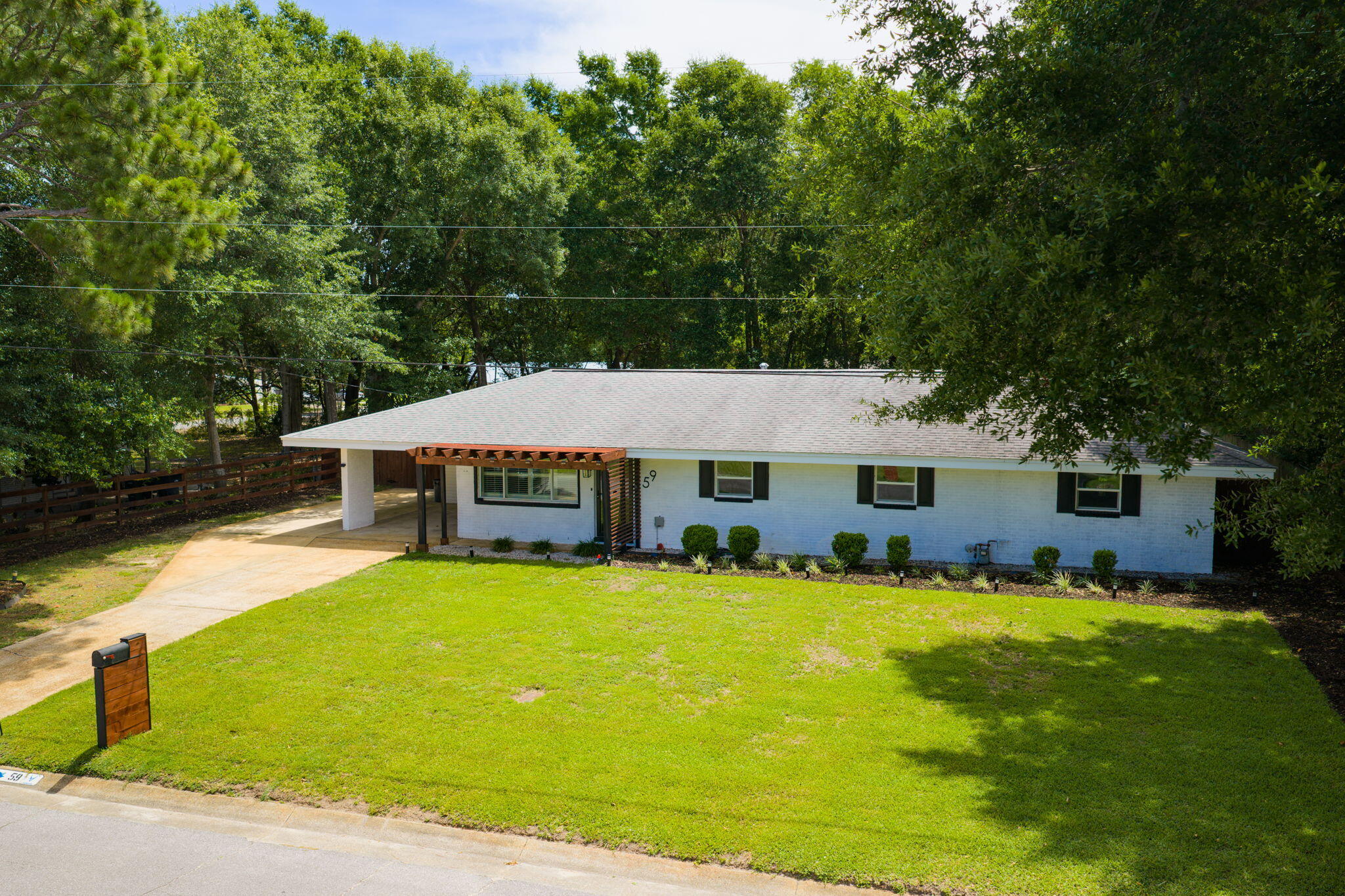ELLIOTTS POINT - Residential