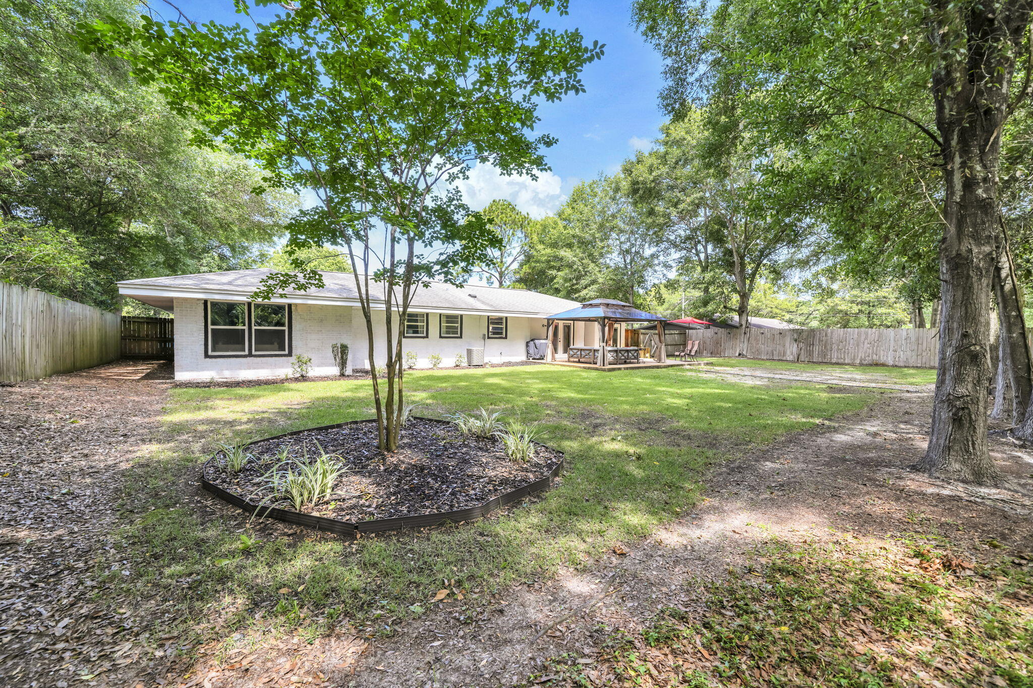 ELLIOTTS POINT - Residential