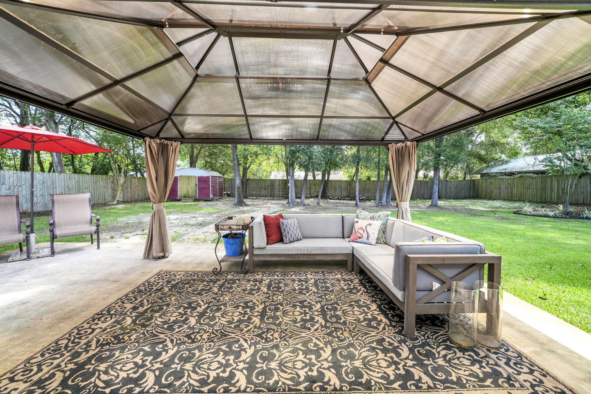 ELLIOTTS POINT - Residential