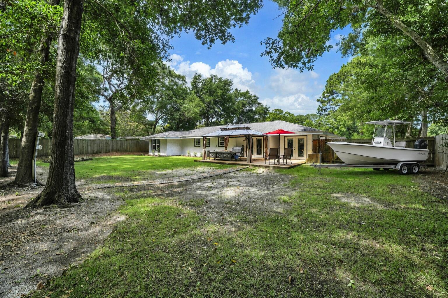ELLIOTTS POINT - Residential