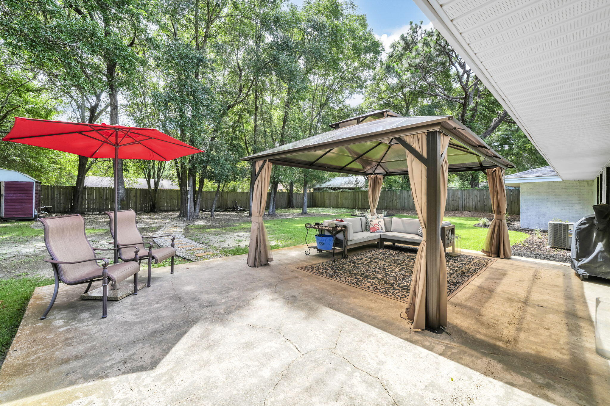 ELLIOTTS POINT - Residential