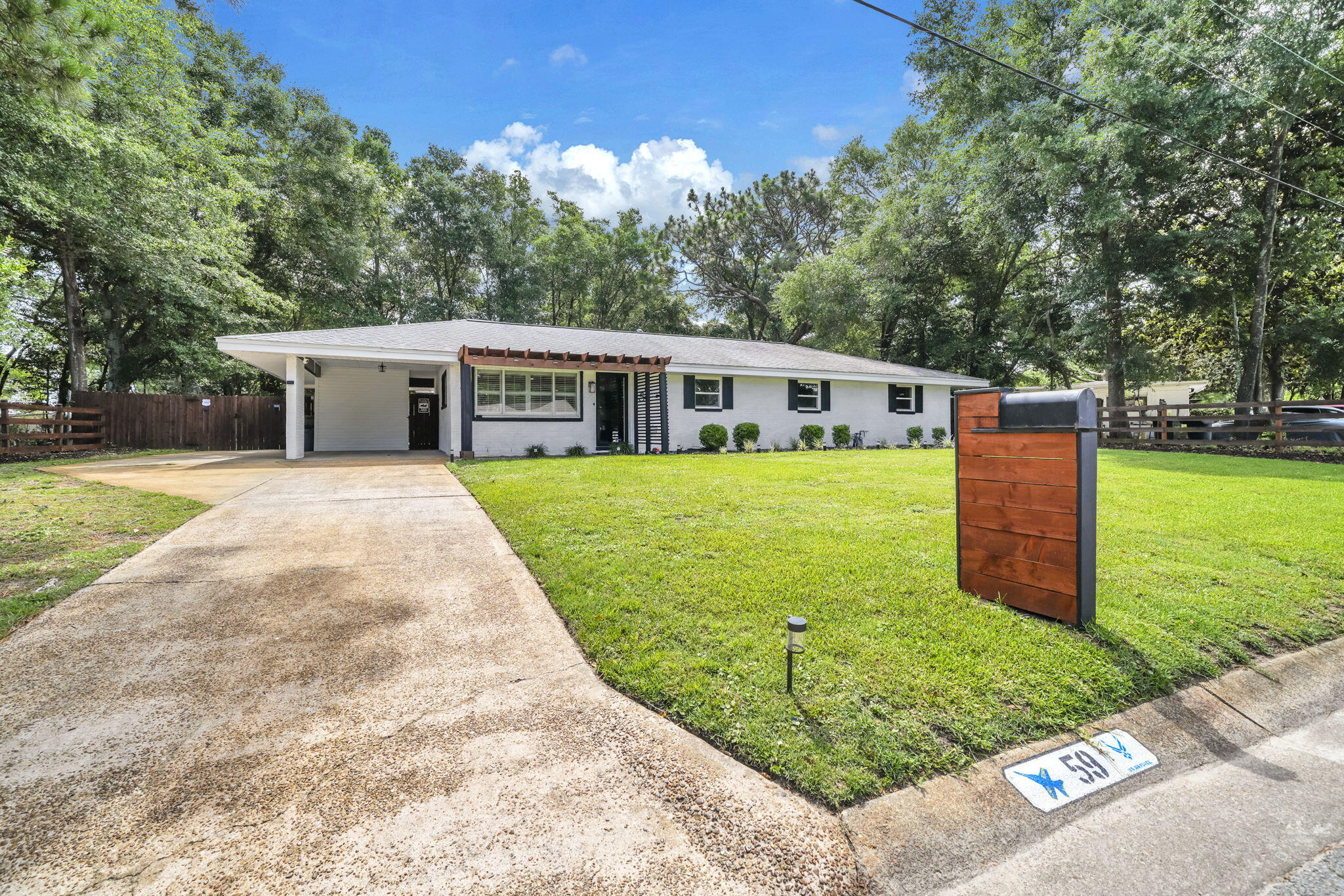ELLIOTTS POINT - Residential