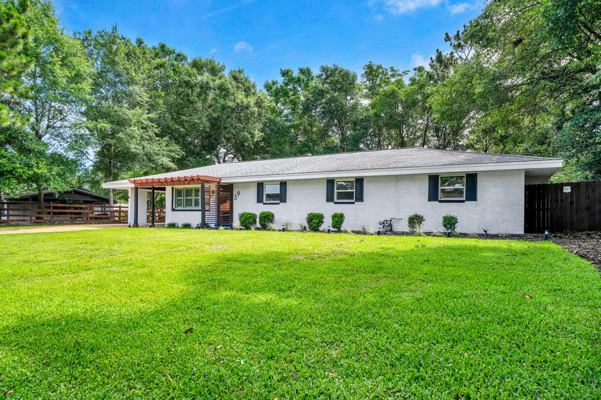ELLIOTTS POINT - Residential