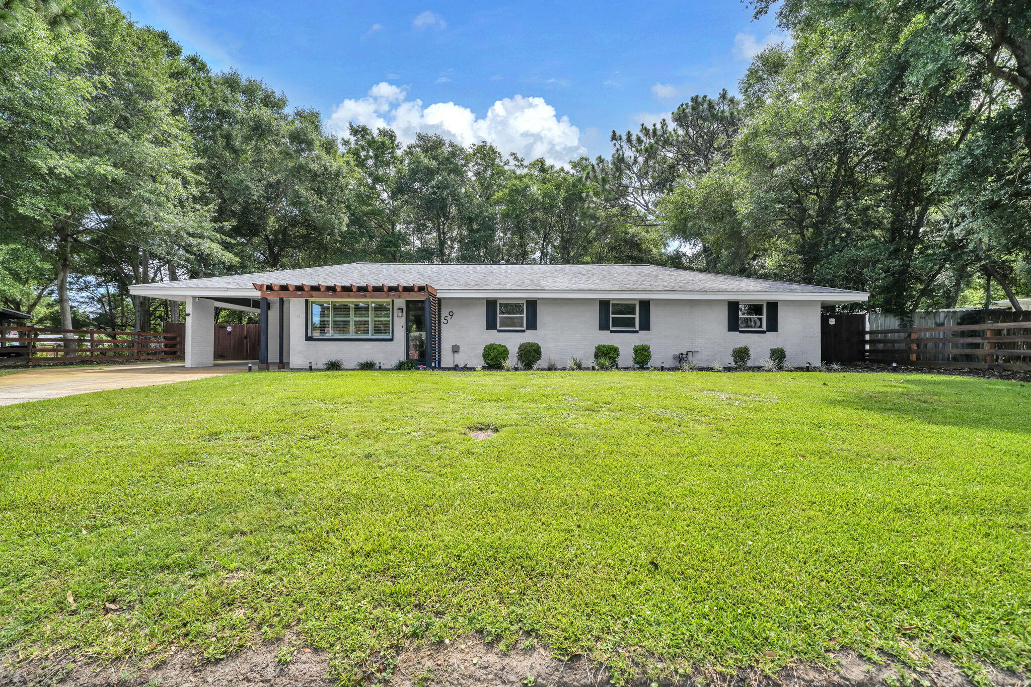 ELLIOTTS POINT - Residential