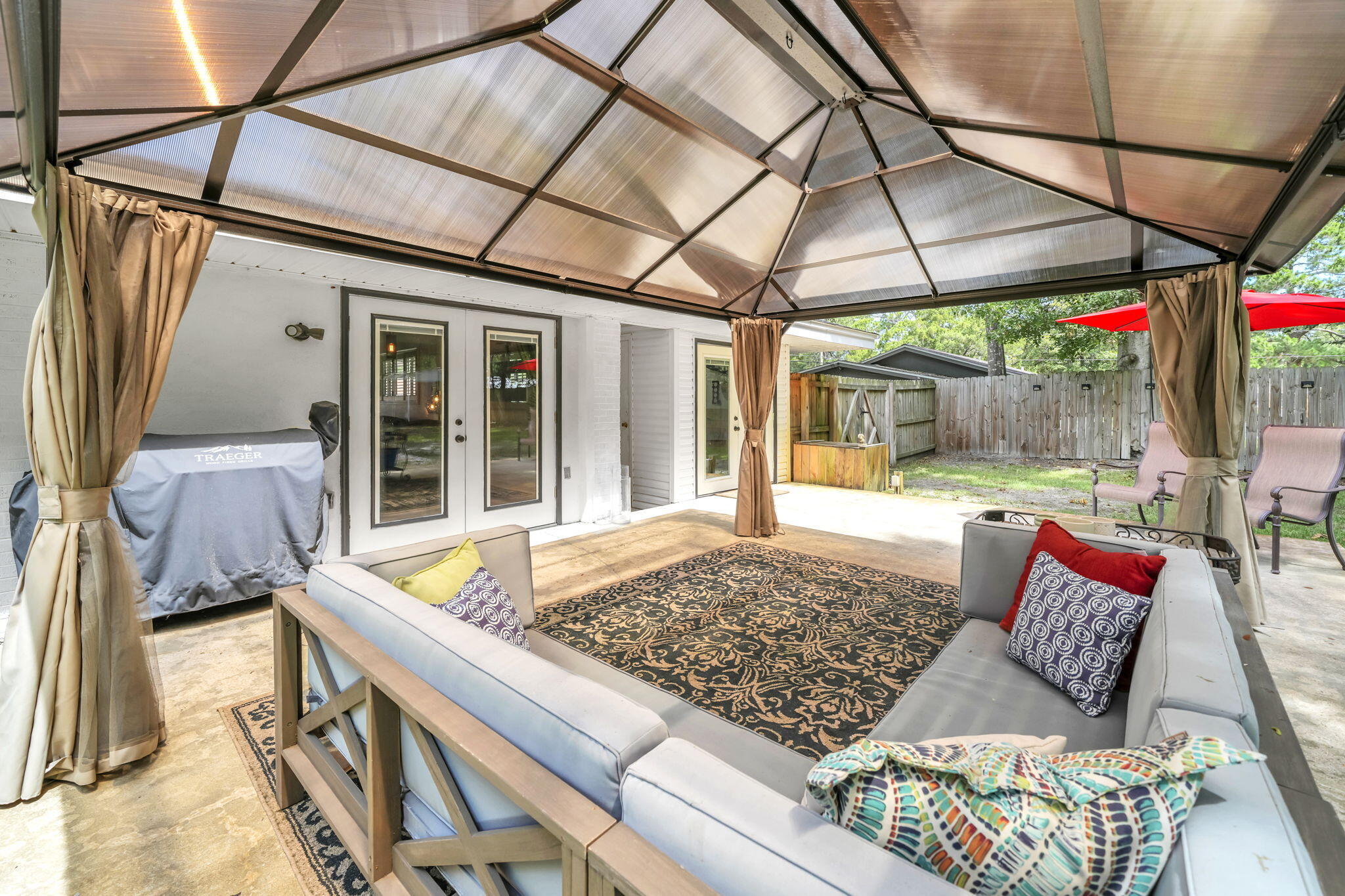 ELLIOTTS POINT - Residential