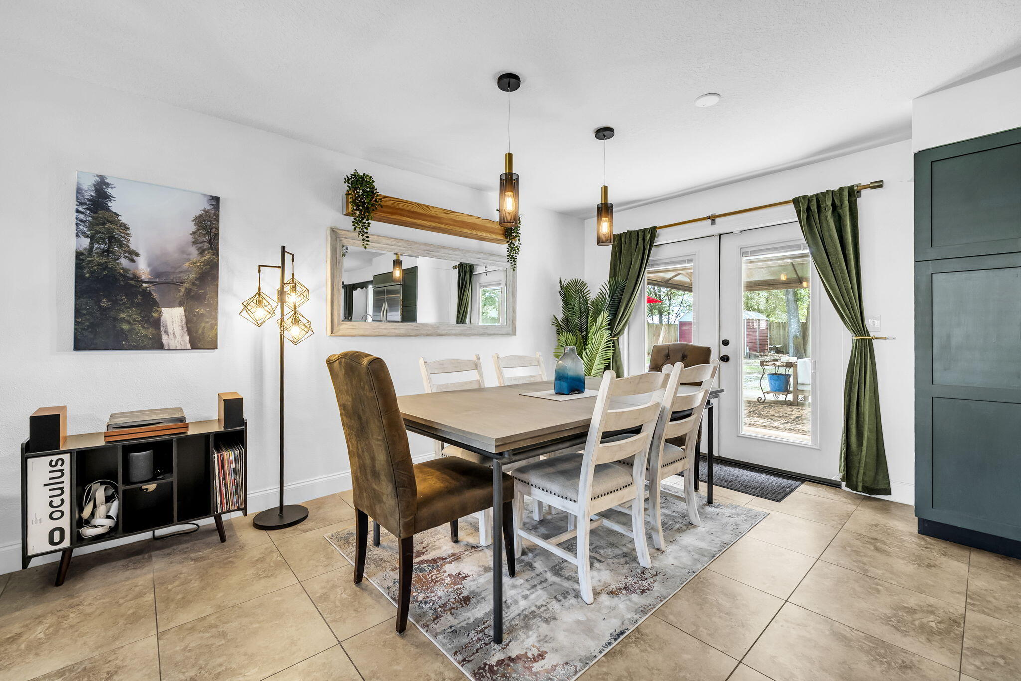 ELLIOTTS POINT - Residential