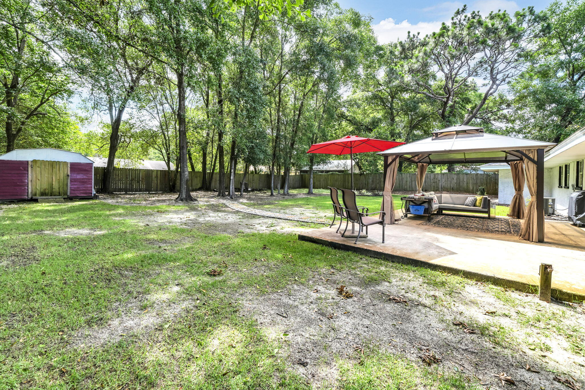 ELLIOTTS POINT - Residential