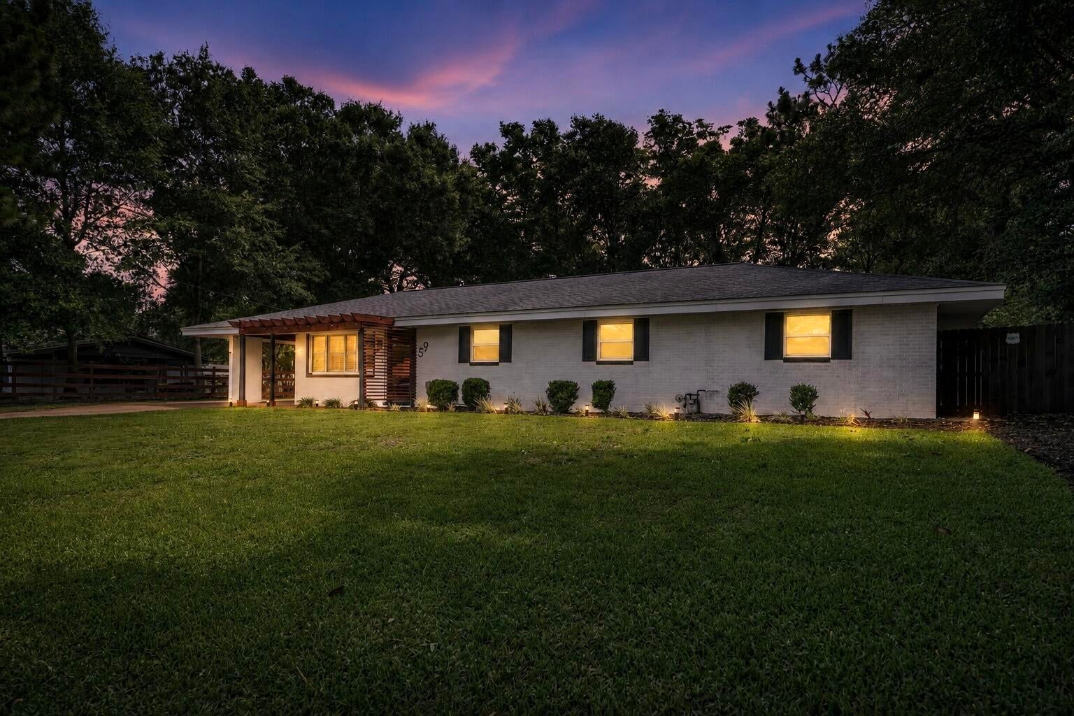 ELLIOTTS POINT - Residential