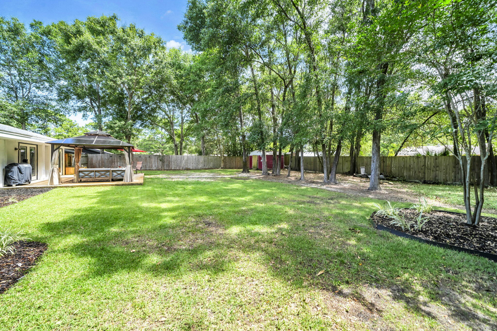 ELLIOTTS POINT - Residential