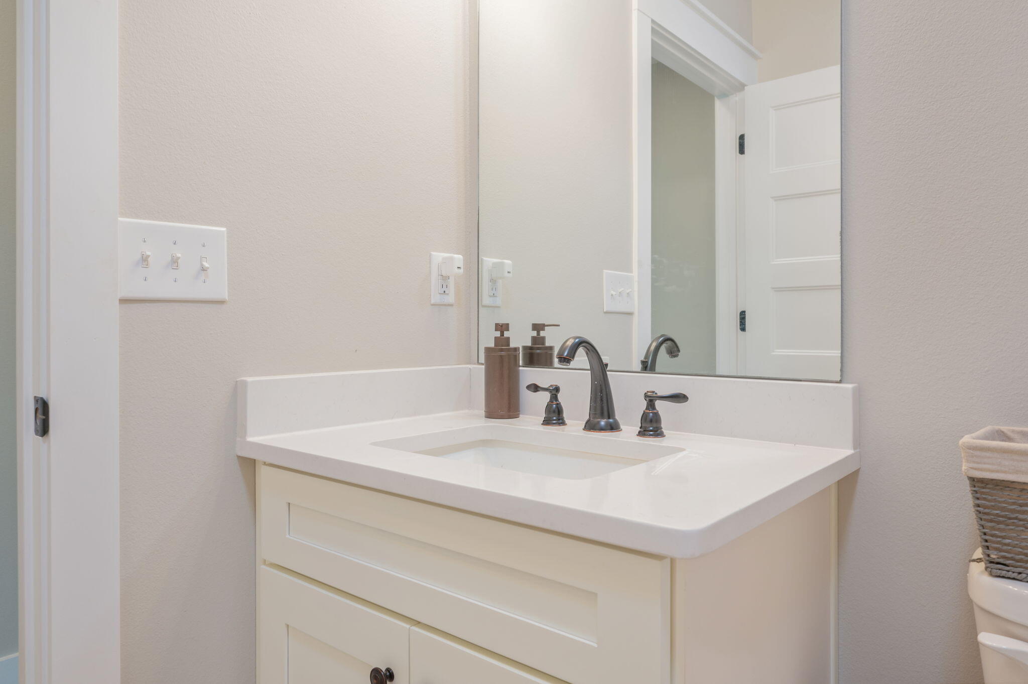 GARDEN CITY - Residential Lease