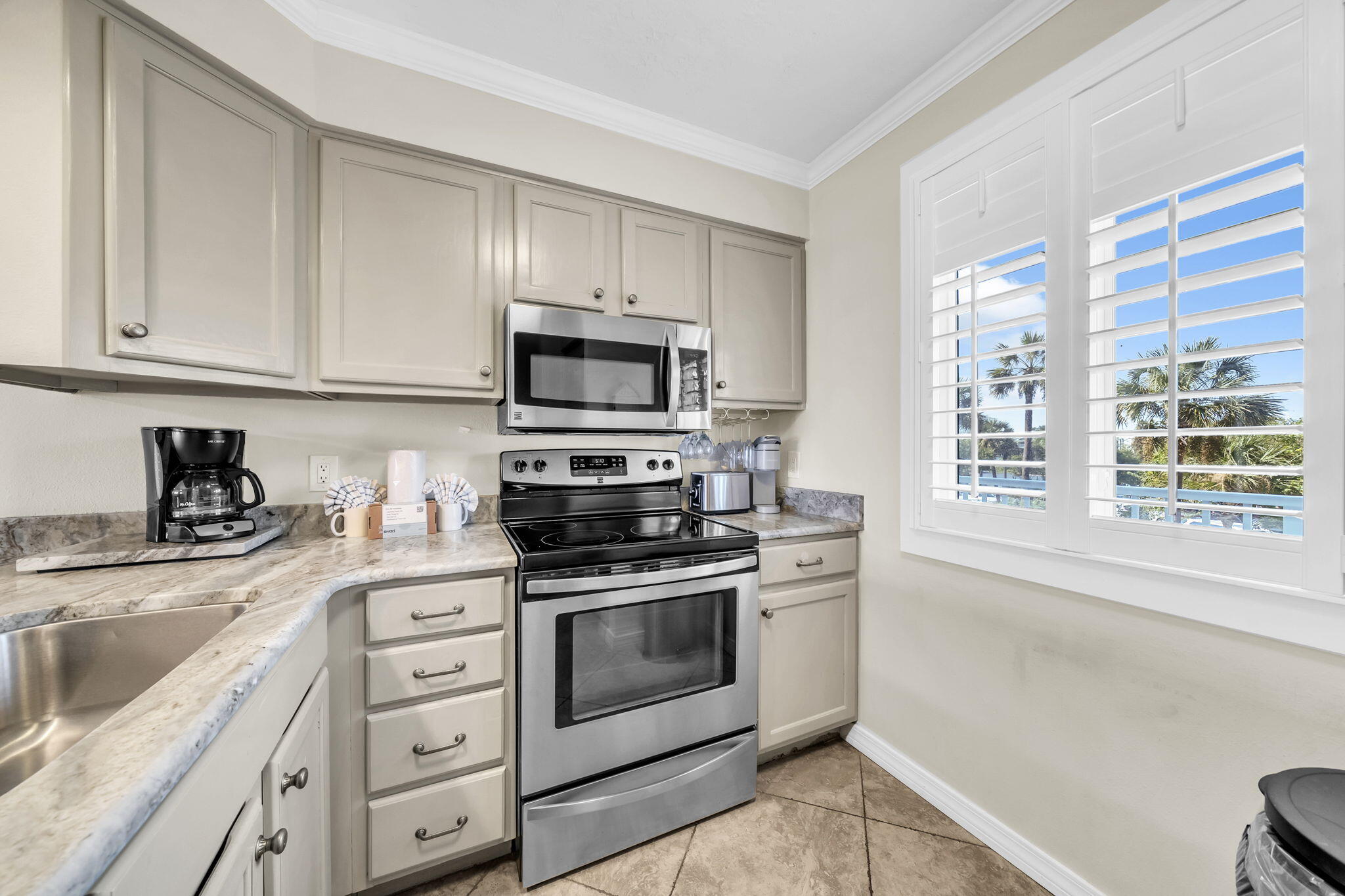 ISLANDER CONDO - Residential