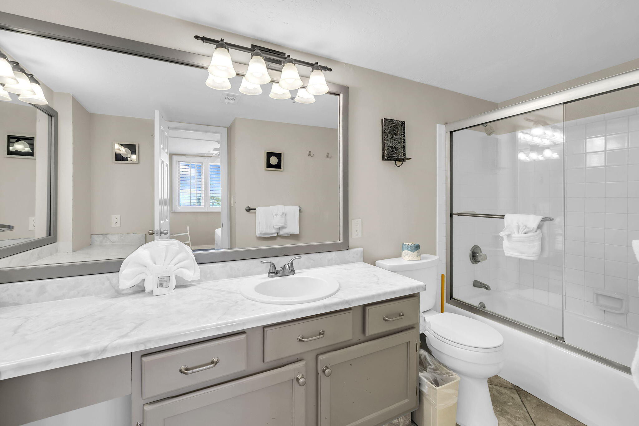 ISLANDER CONDO - Residential