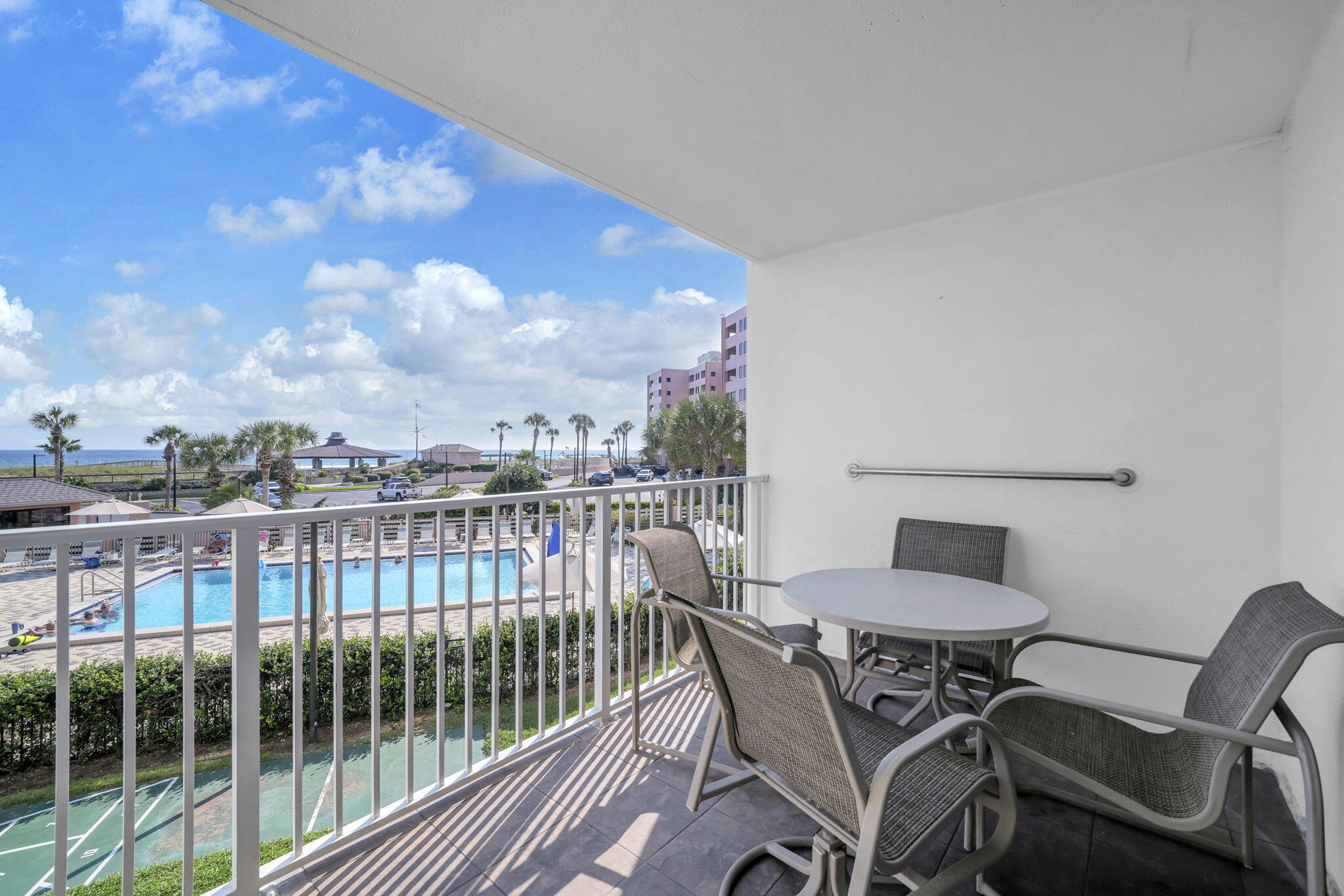 ISLANDER CONDO - Residential