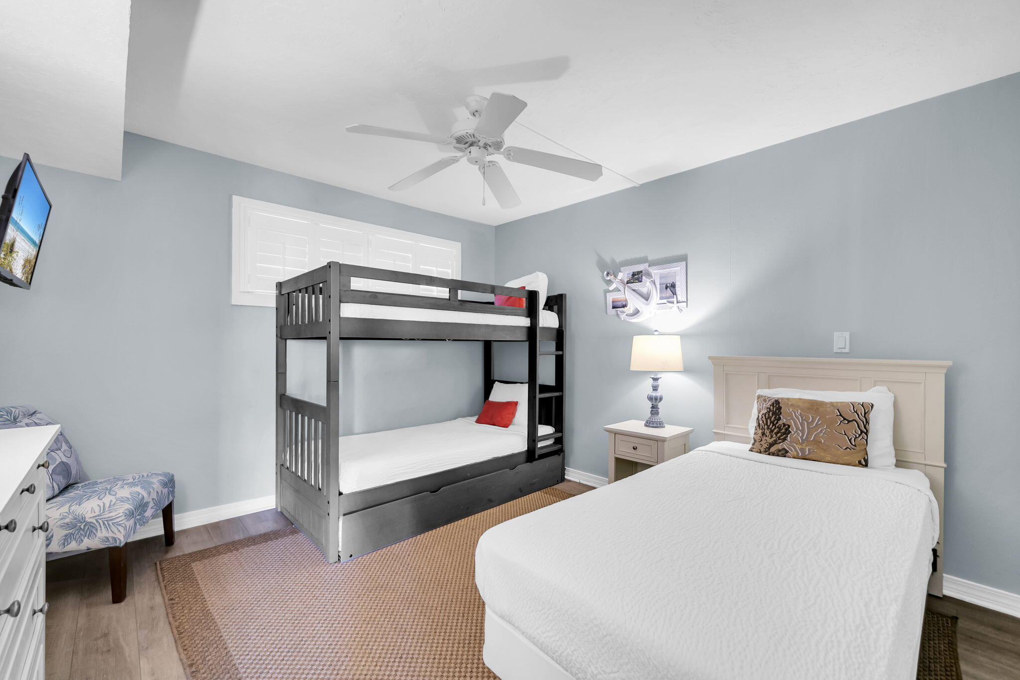 ISLANDER CONDO - Residential