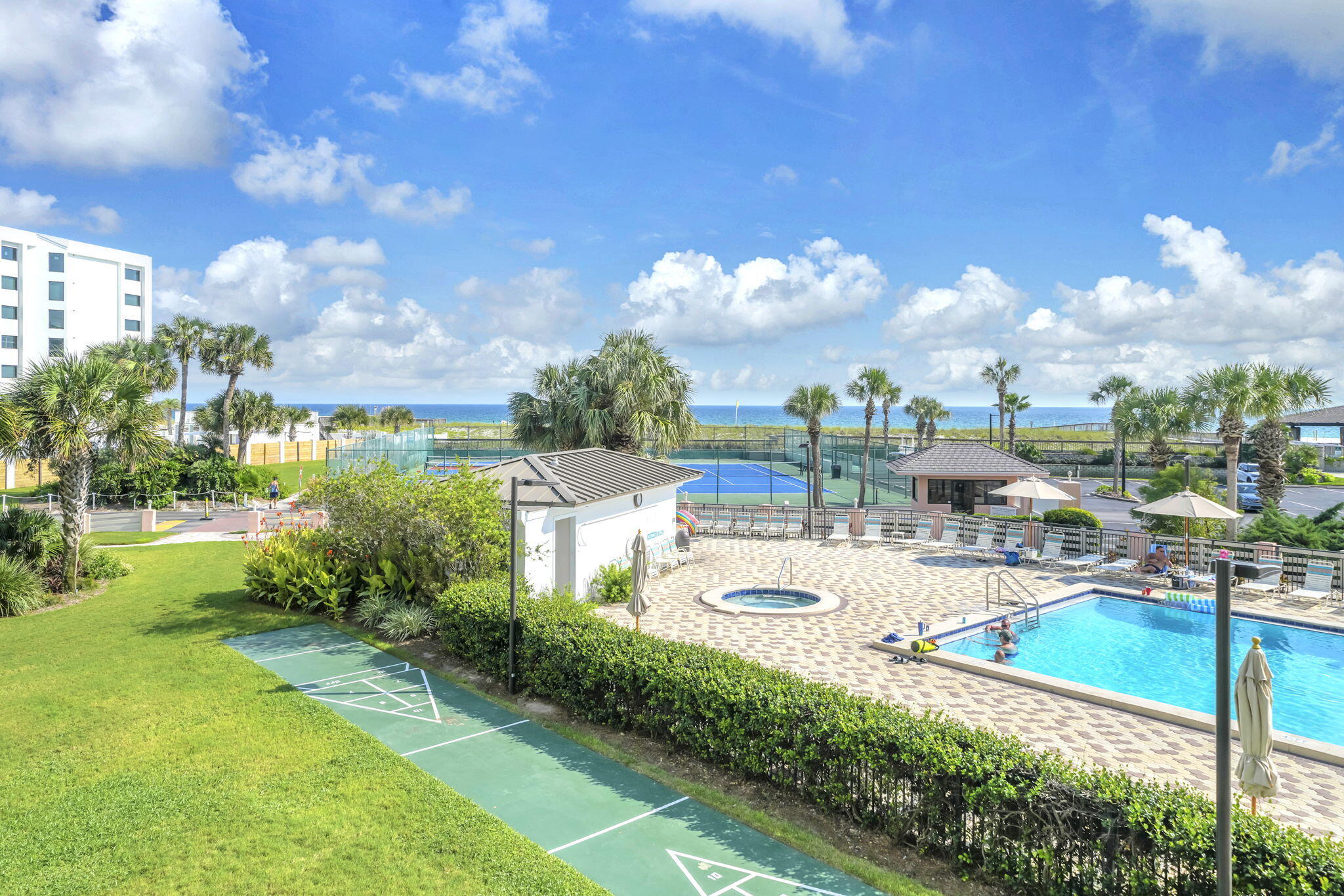 ISLANDER CONDO - Residential