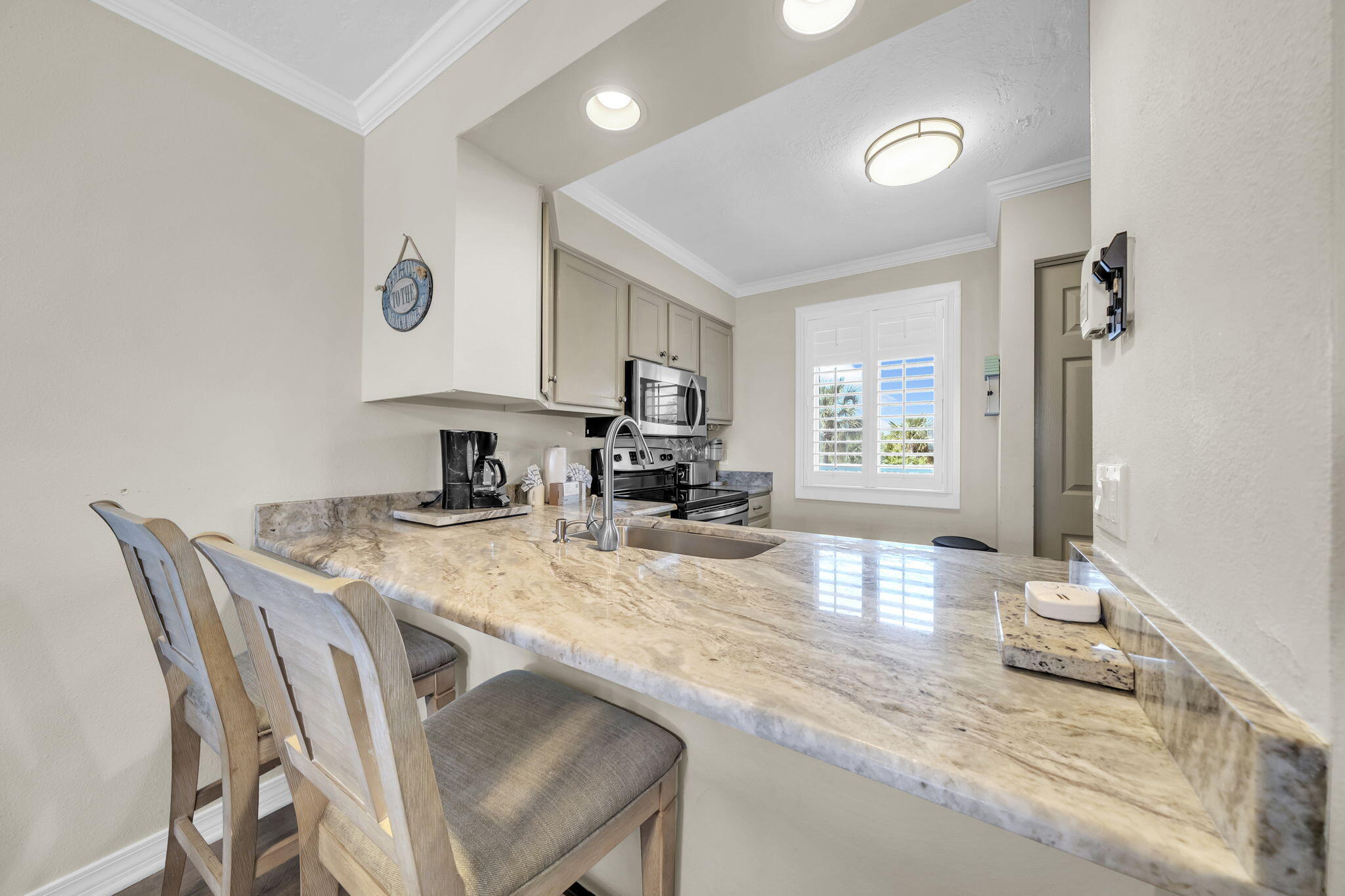 ISLANDER CONDO - Residential